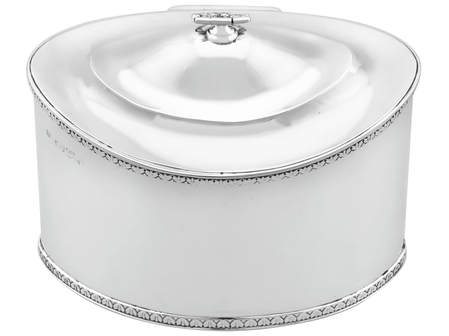 An exceptional, fine and impressive antique Edwardian English sterling silver tea caddy; an addition to our silver teaware collection

This exceptional antique Edwardian tea caddy in sterling silver has an oval form.

The surface of this fine silver