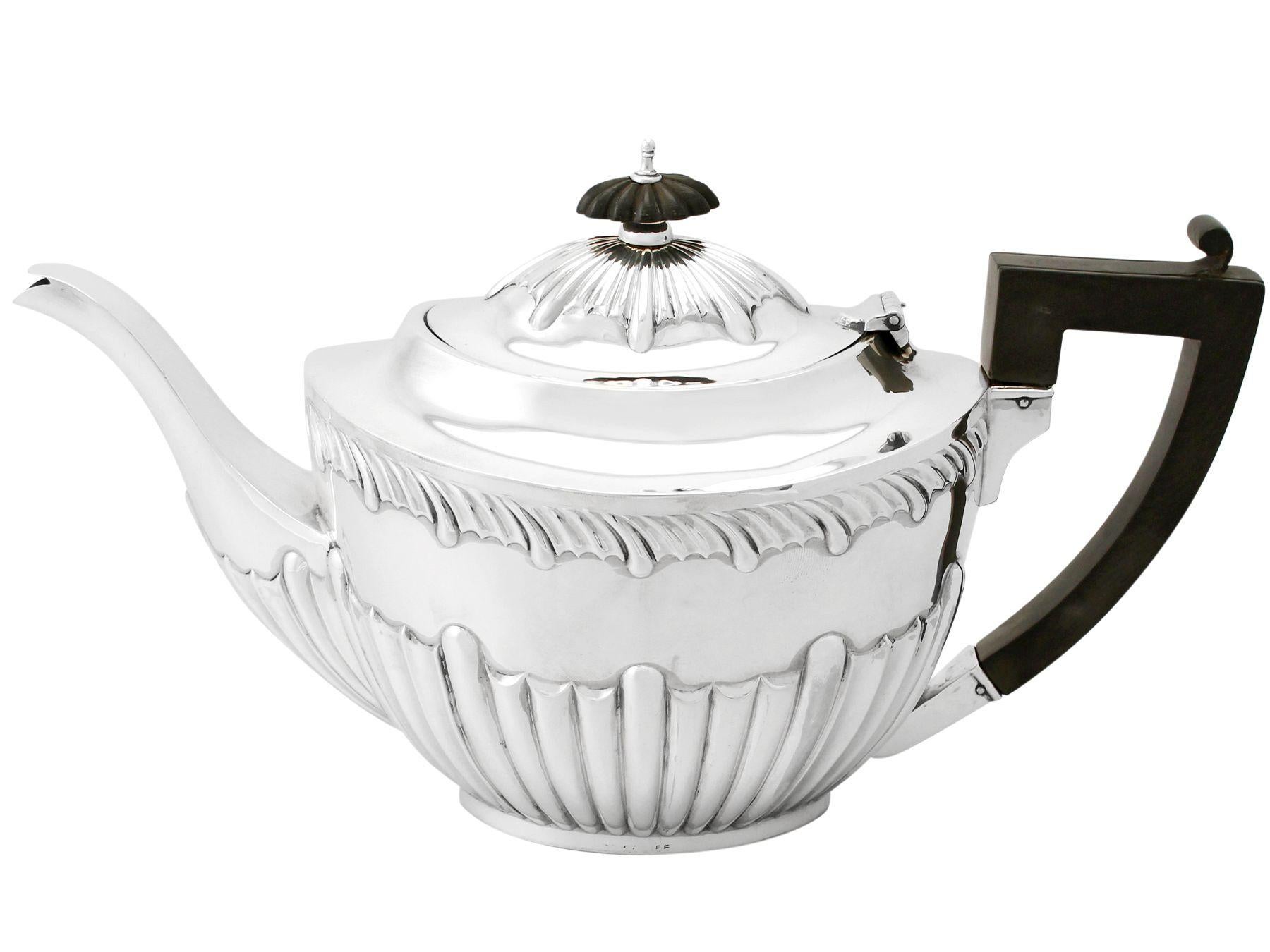 Antike edwardianische Sterlingsilber-Teekanne im Queen Anne-Stil (Englisch) im Angebot