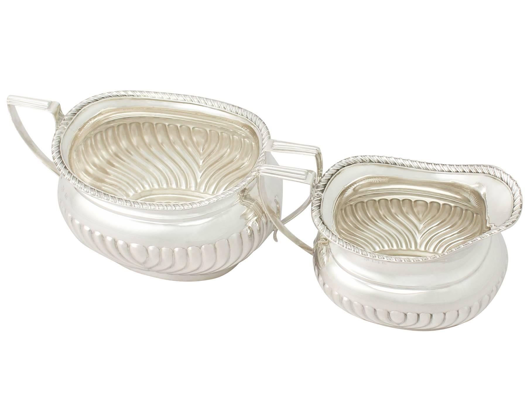Servicio de té eduardiano de tres piezas en plata de ley en venta 3