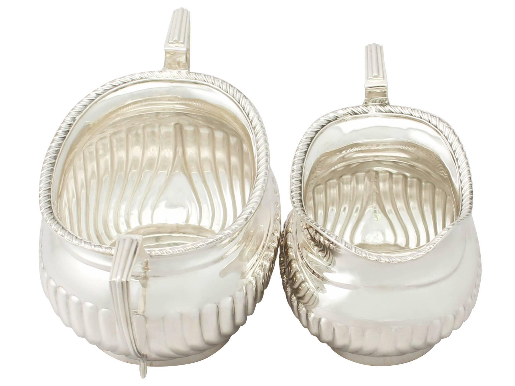 Servicio de té eduardiano de tres piezas en plata de ley en venta 2