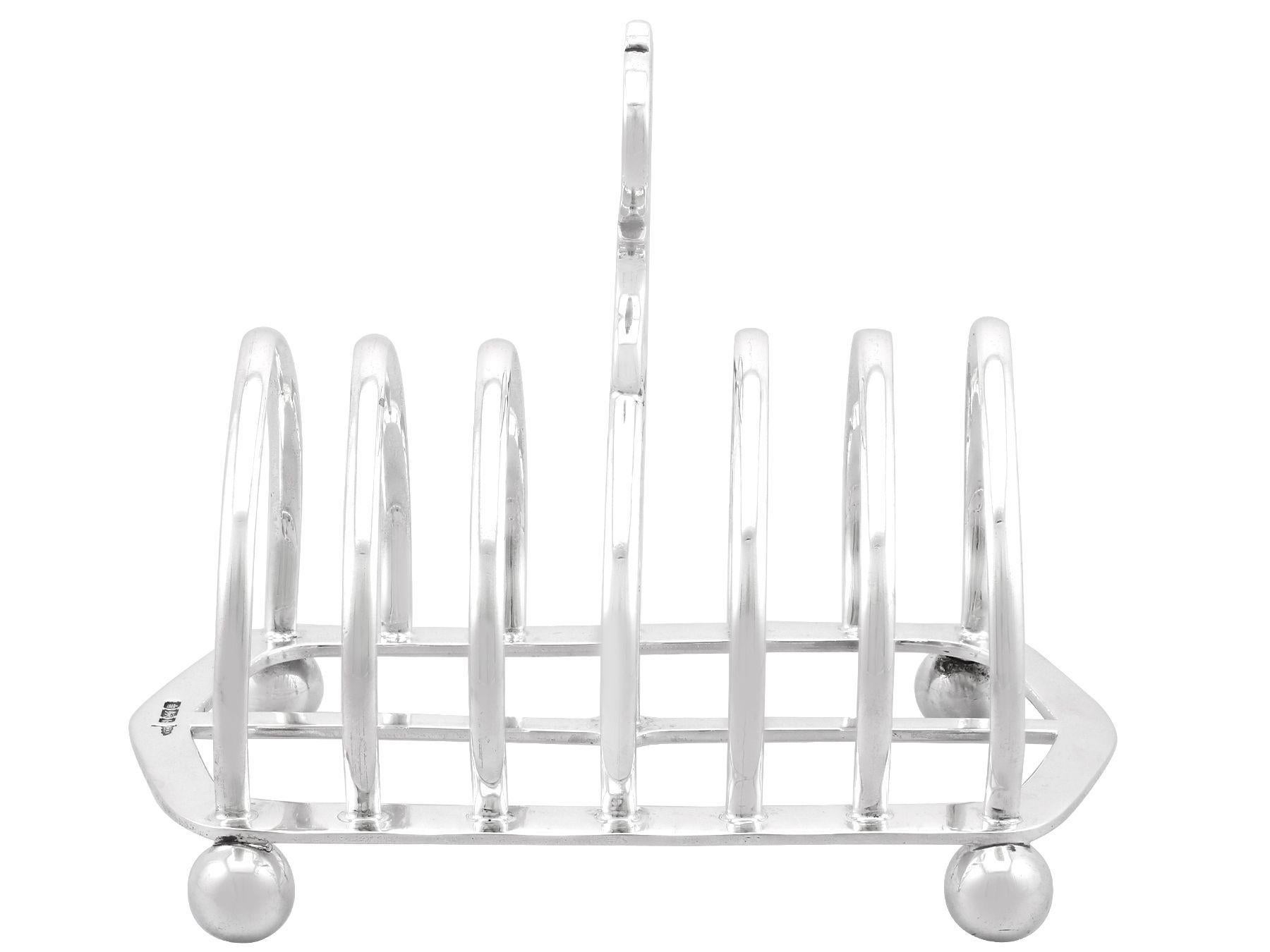 Walker & Hall Antique Edwardian Sterling Silver Toast Rack In Excellent Condition In Jesmond, Newcastle Upon Tyne