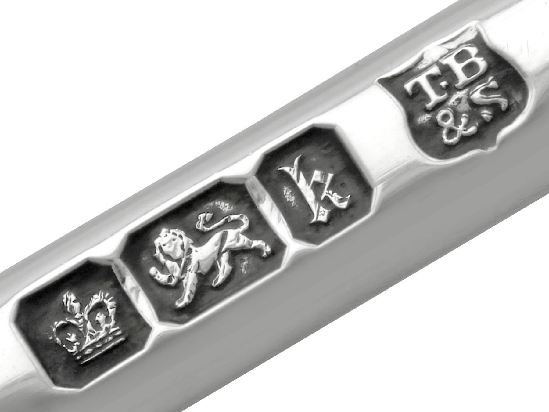 Antiguo cucharón eduardiano de plata de ley 1