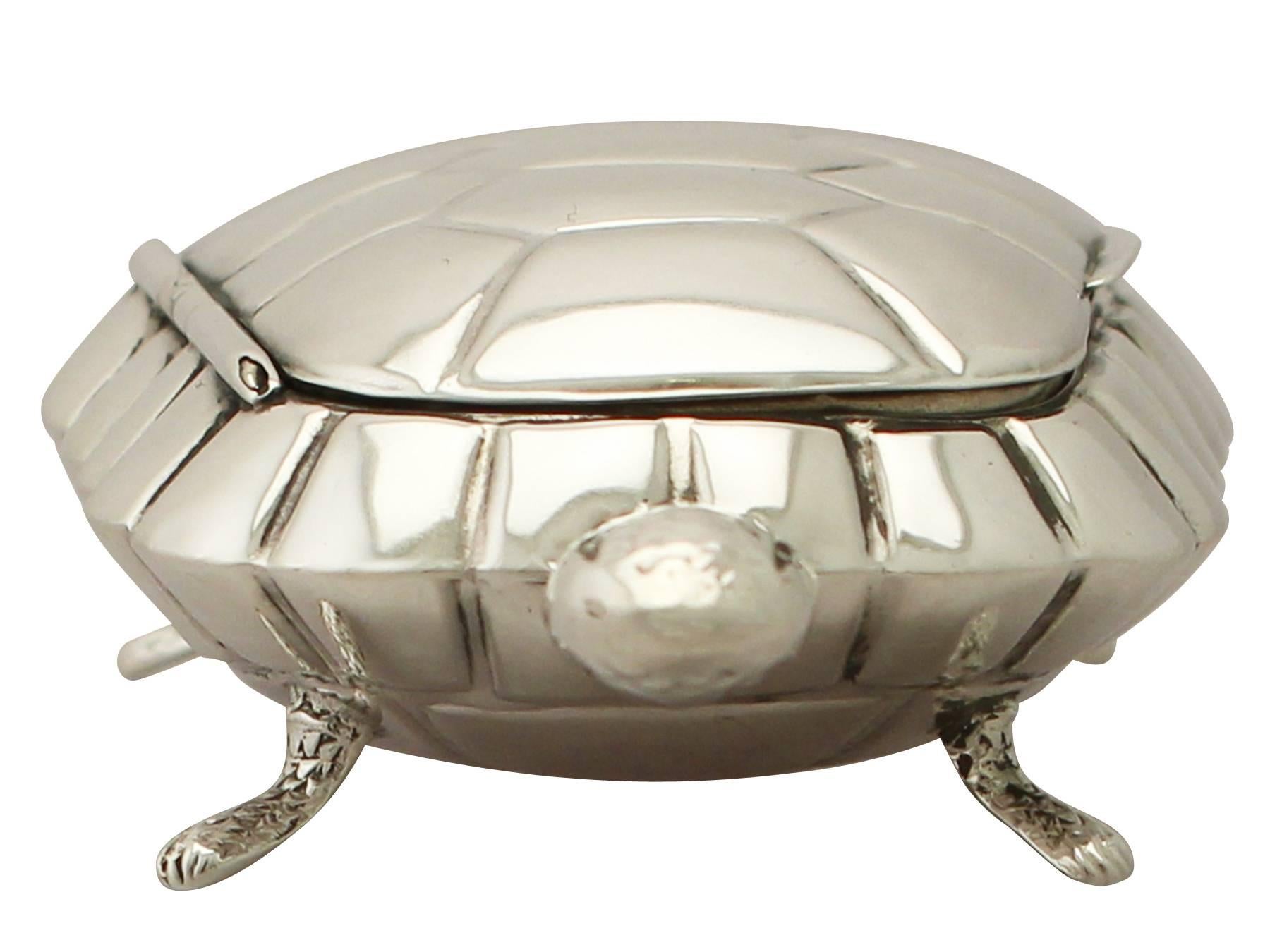 Antique Edwardian Sterling Silver Tortoise Trinket Box Compact In Excellent Condition In Jesmond, Newcastle Upon Tyne