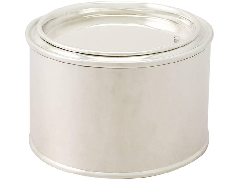 An exceptional, fine and impressive antique Edwardian English sterling silver treacle tin / container; an addition to our dining silverware collection

This exceptional antique Edwardian sterling silver treacle tin/container has a plain
