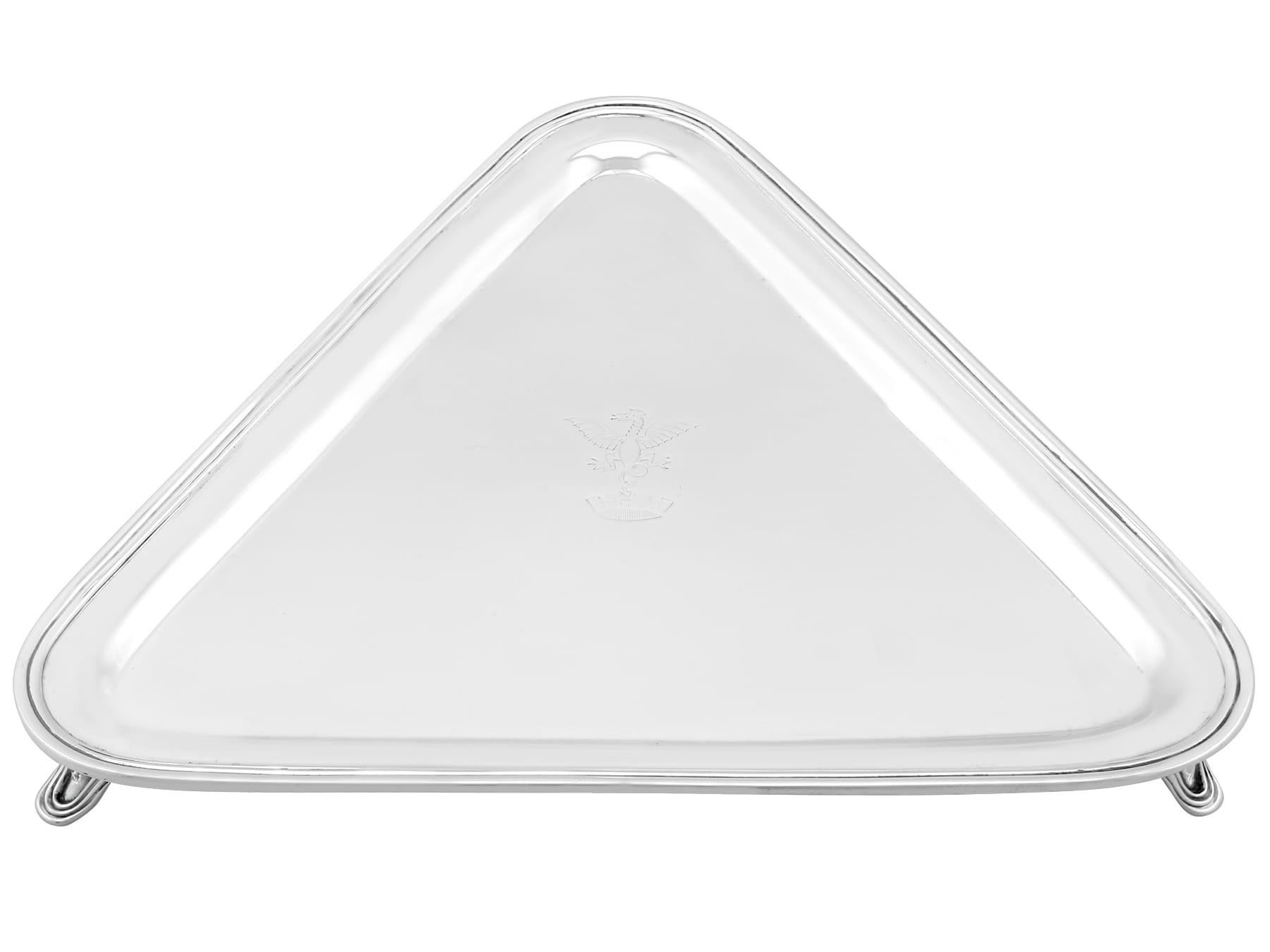 An exceptional, fine and impressive antique Edwardian English sterling silver triangular salver; part of our dining silverware collection

This exceptional antique Edwardian sterling silver salver has a plain triangular form.

The surface of