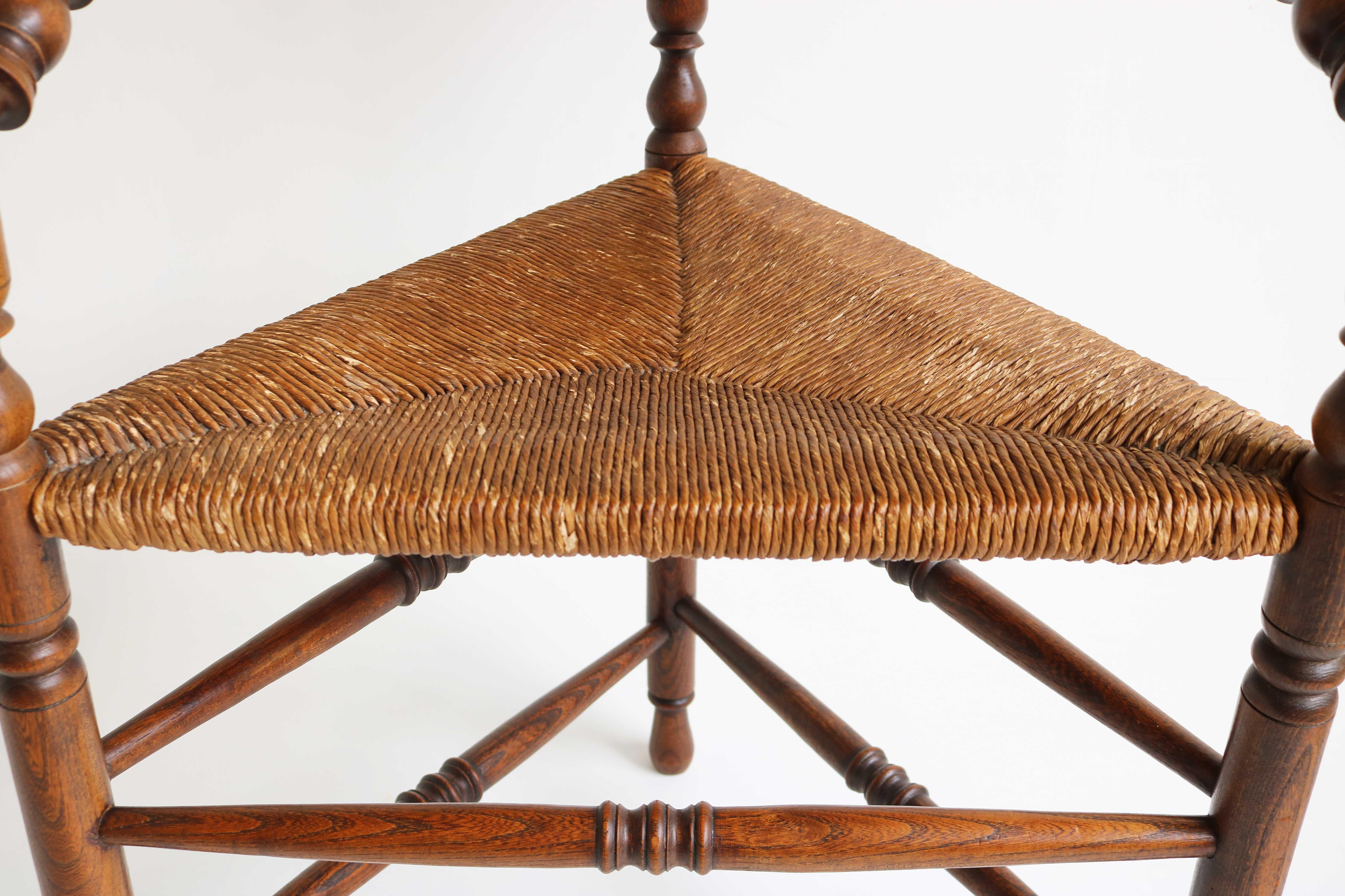 Antiker dreieckiger Ecksessel im edwardianischen Stil, Binsensitz-Sessel, 1900 im Angebot 4