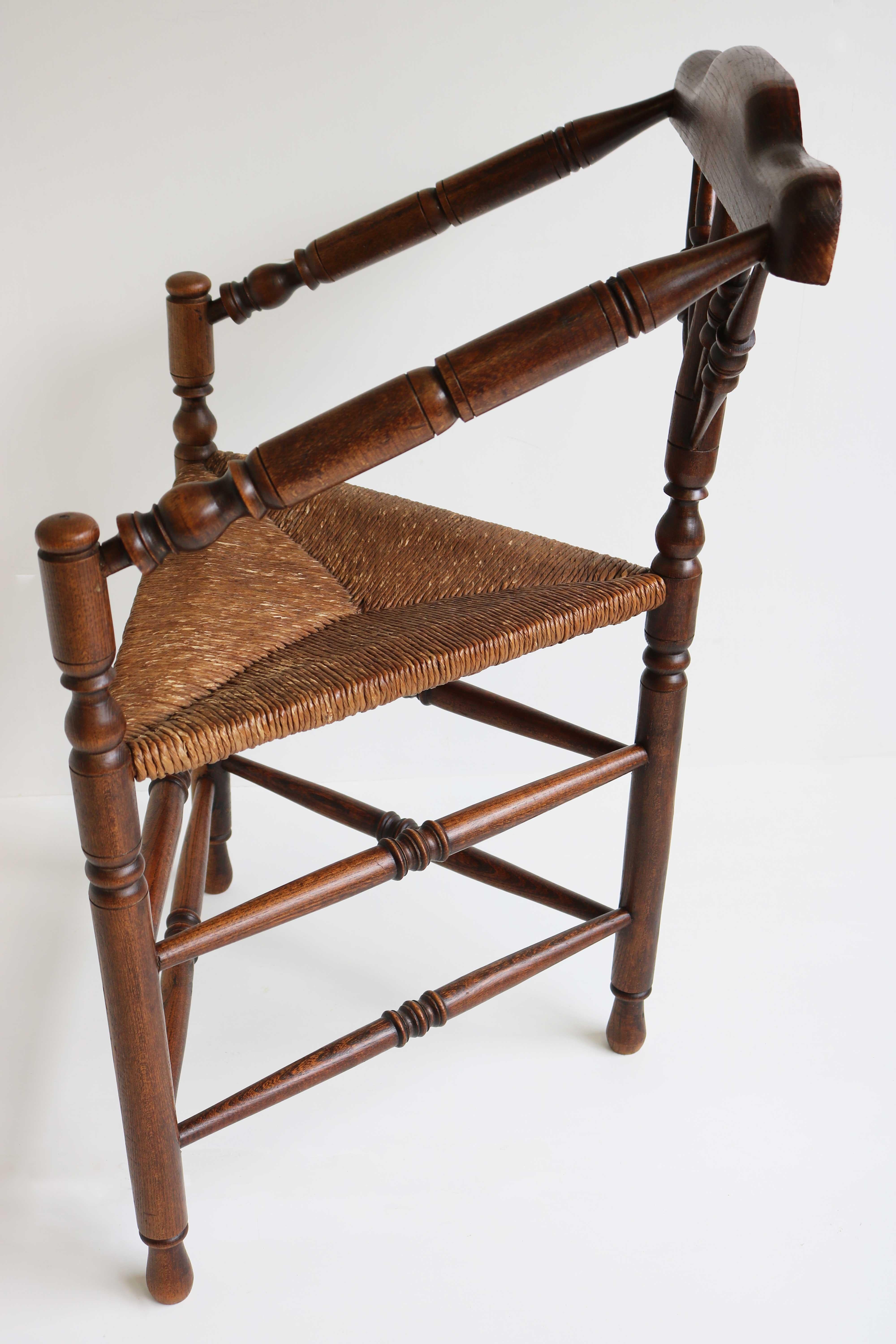 Ancienne chaise d'angle triangulaire de style édouardien, fauteuil à assise en jonc, couteau, 1900 en vente 5