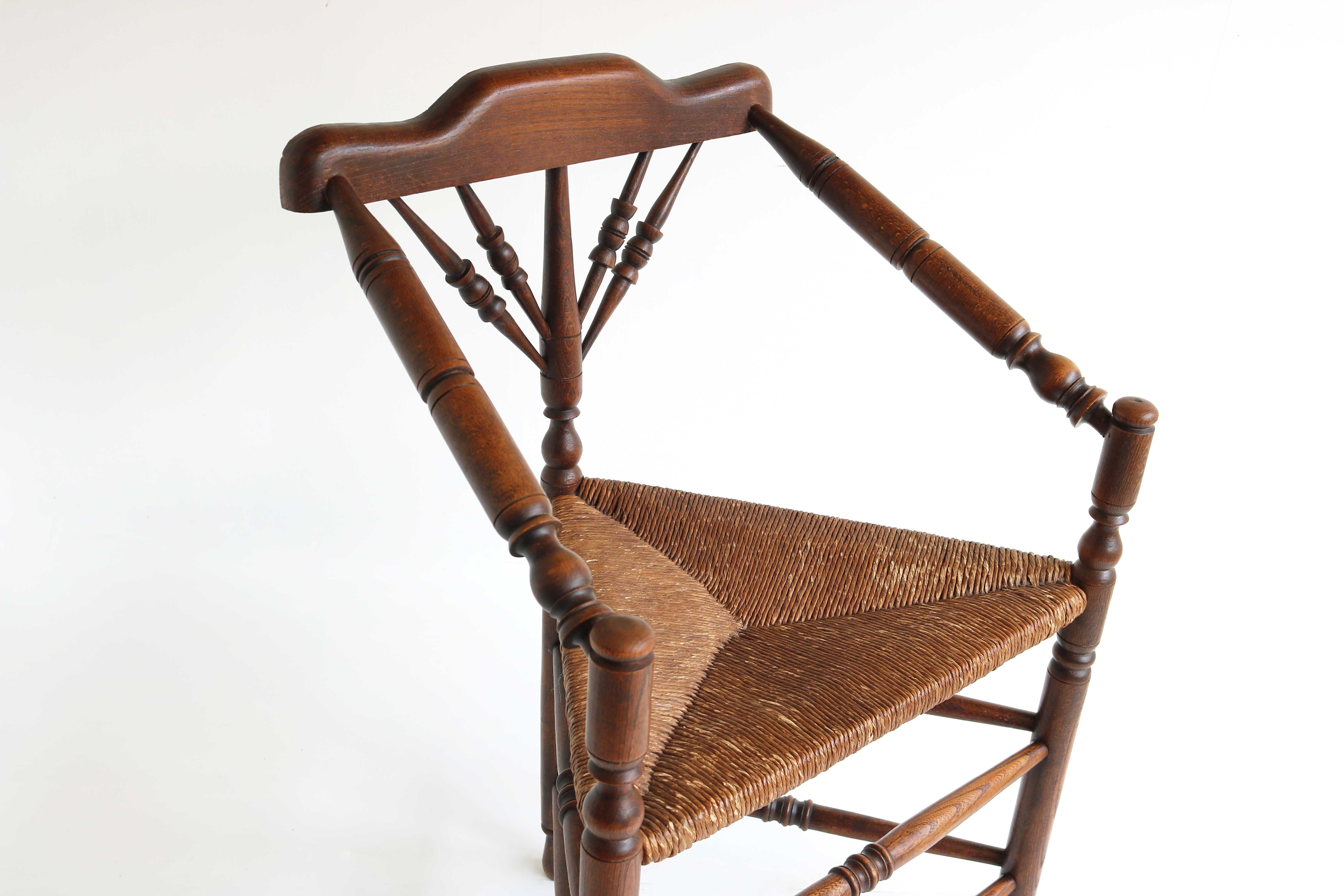 Édouardien Ancienne chaise d'angle triangulaire de style édouardien, fauteuil à assise en jonc, couteau, 1900 en vente