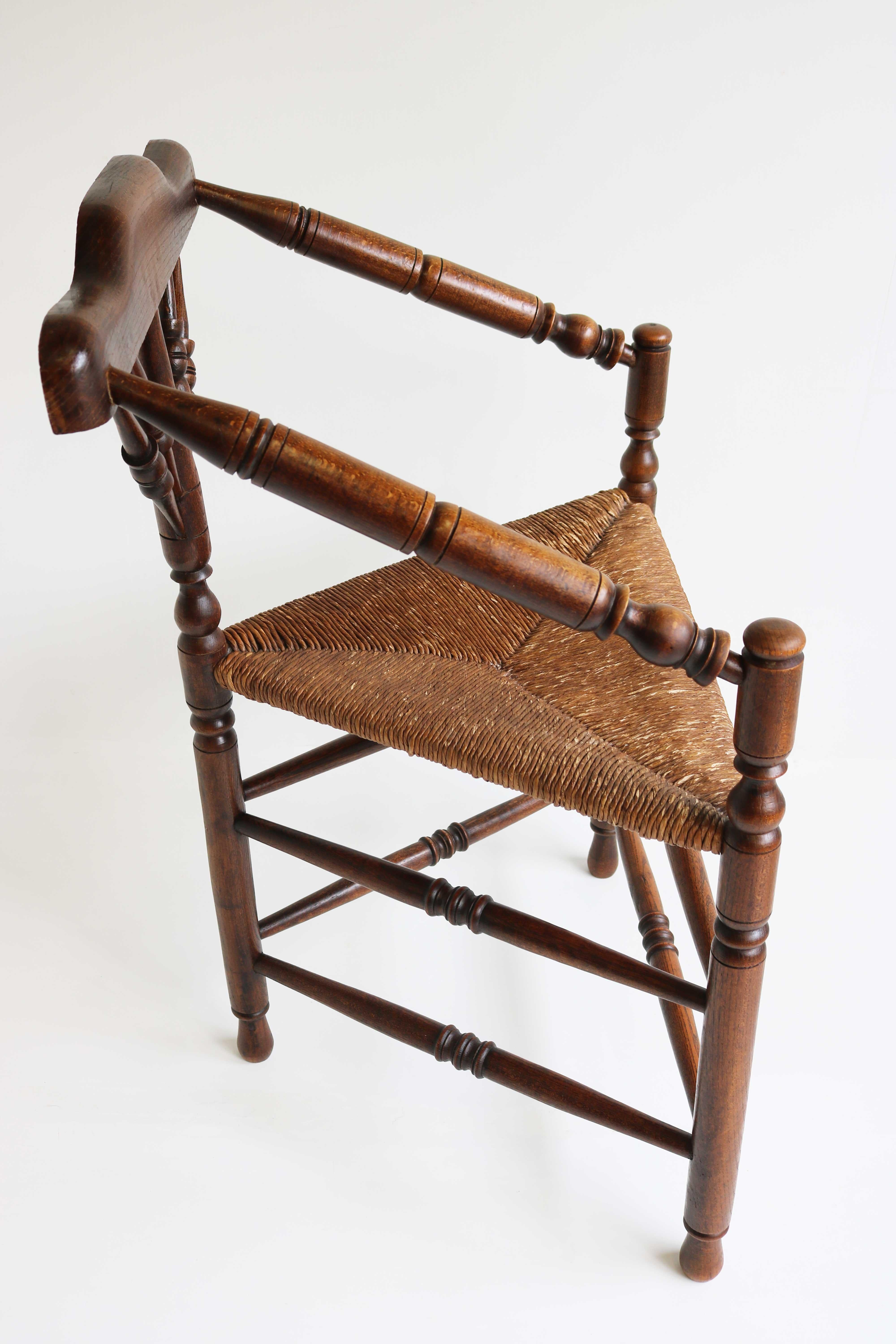 Antique Edwardian Style Triangular Corner Chair Rush Seat Knitting Armchair 1900 In Good Condition For Sale In Ijzendijke, NL