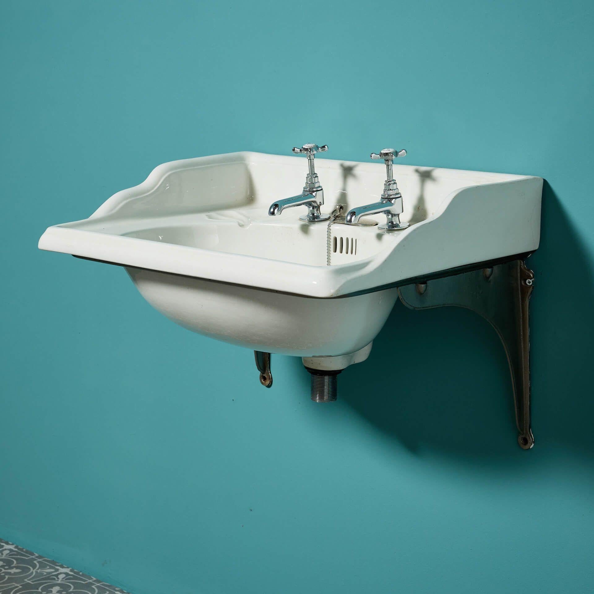 Anglais Evier mural ancien en céramique de style édouardien en vente