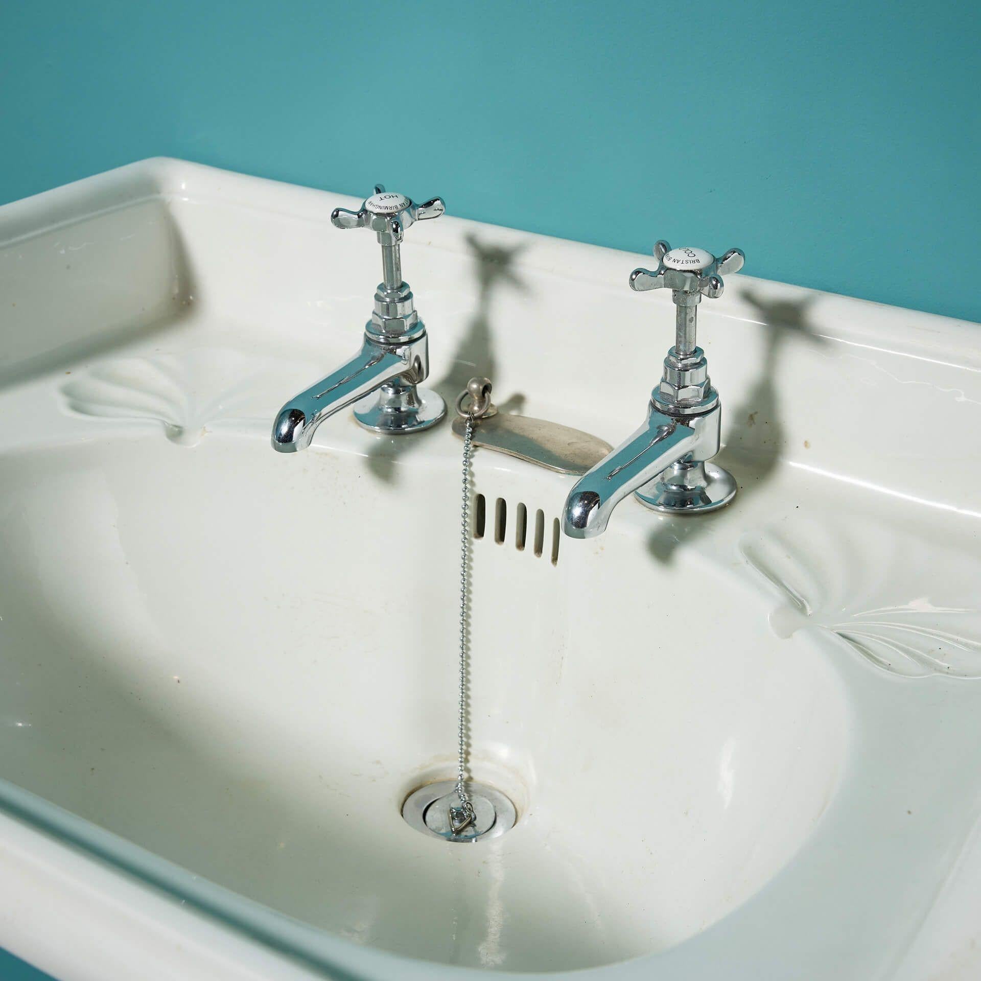 Moulage Evier mural ancien en céramique de style édouardien en vente