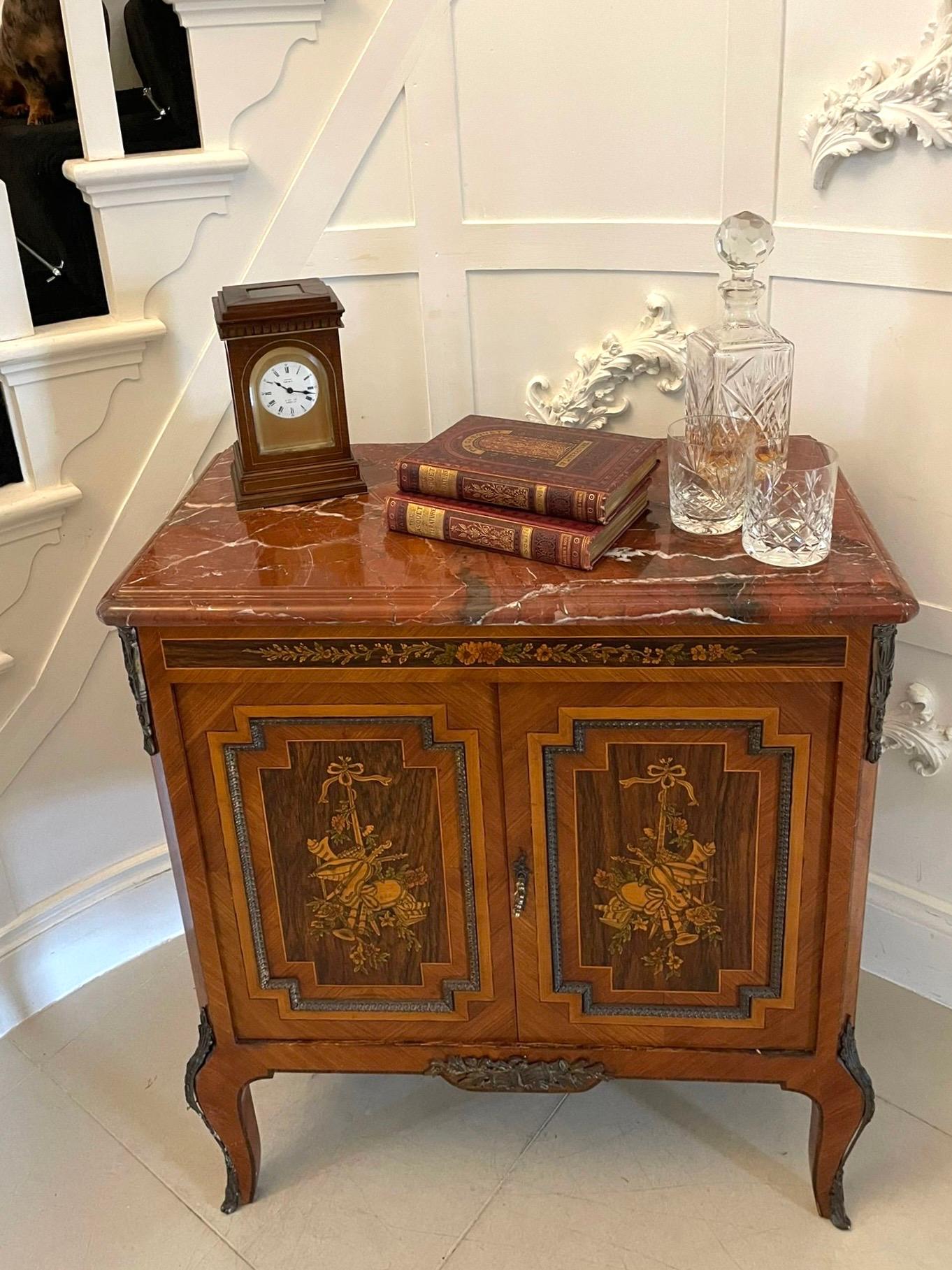 Ancienne armoire d'appoint en bois de rose et marqueterie française de qualité supérieure de l'époque édouardienne en vente 6