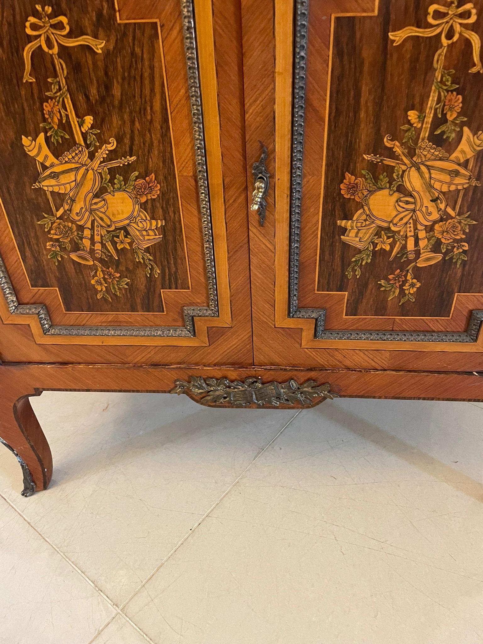 Ancienne armoire d'appoint en bois de rose et marqueterie française de qualité supérieure de l'époque édouardienne Bon état - En vente à Suffolk, GB