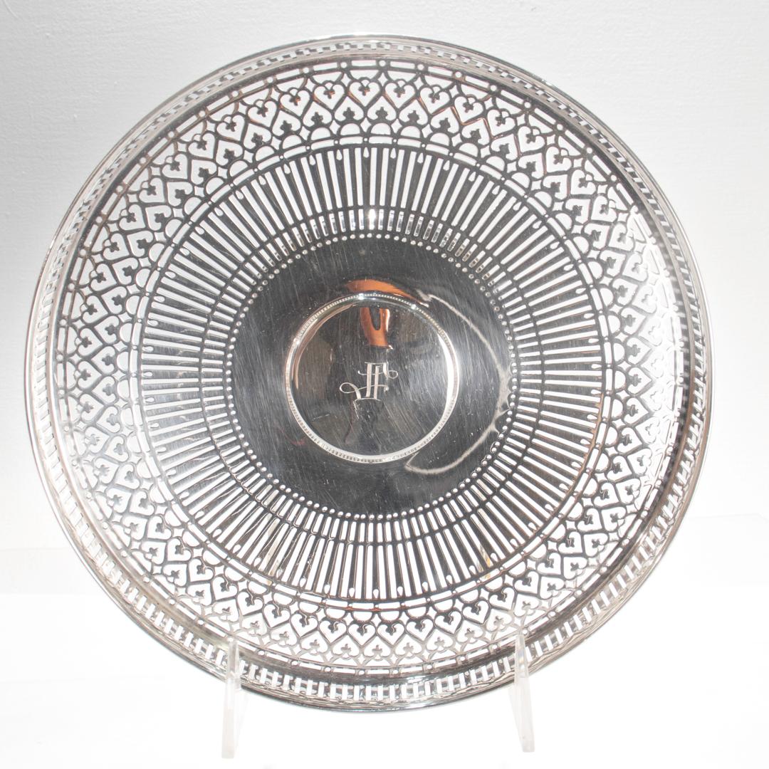 Antike edwardianische Tiffany & Co. Tortenstand oder Tazza mit Fuß aus Sterling Silber im Angebot 6