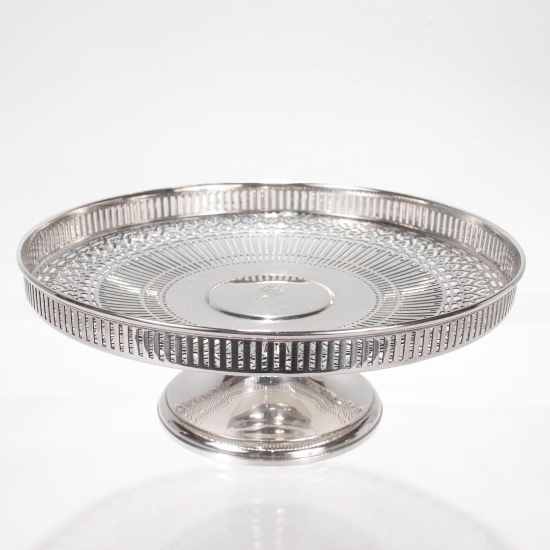 Antike edwardianische Tiffany & Co. Tortenstand oder Tazza mit Fuß aus Sterling Silber im Zustand „Gut“ in Philadelphia, PA