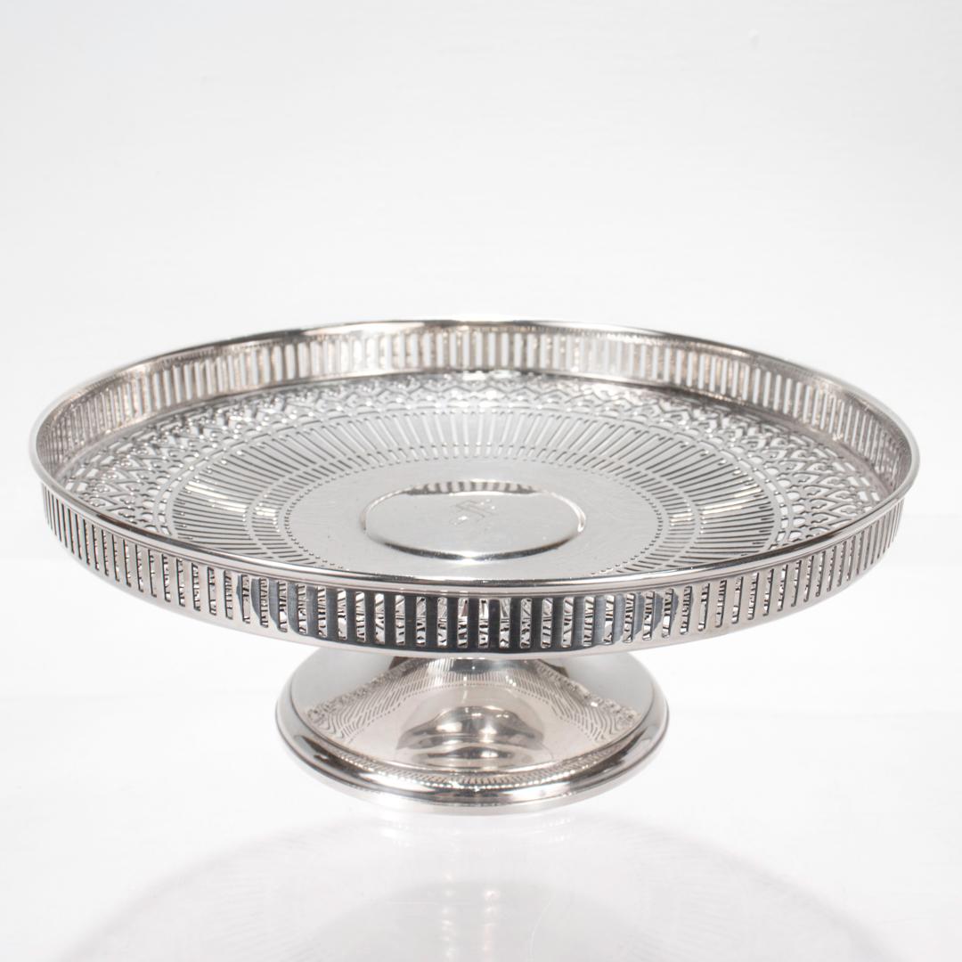 Antike edwardianische Tiffany & Co. Tortenstand oder Tazza mit Fuß aus Sterling Silber im Zustand „Gut“ im Angebot in Philadelphia, PA