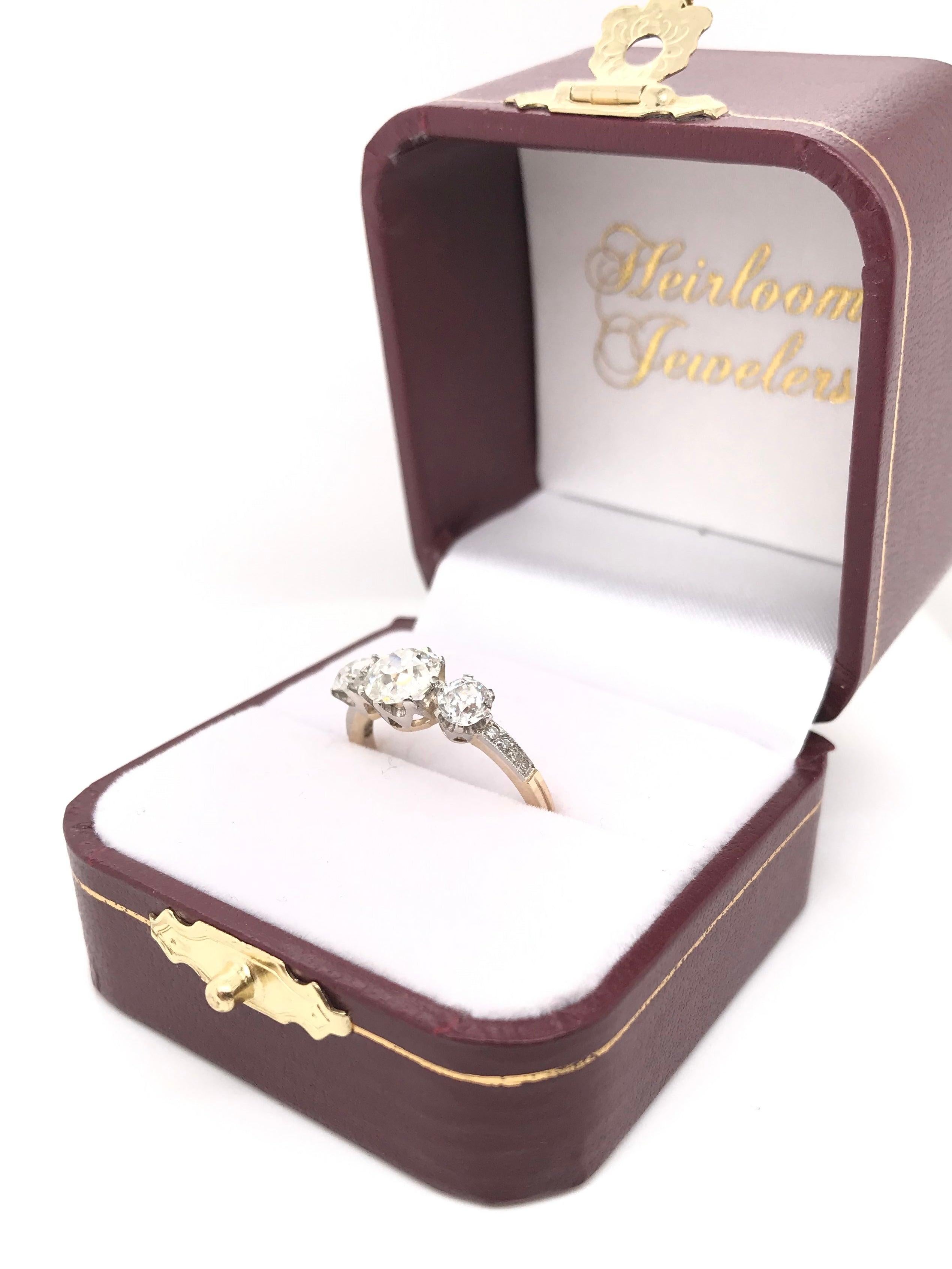 Antiker edwardianischer Trinity-Ring aus zwei Goldtönen mit Diamanten im Angebot 6