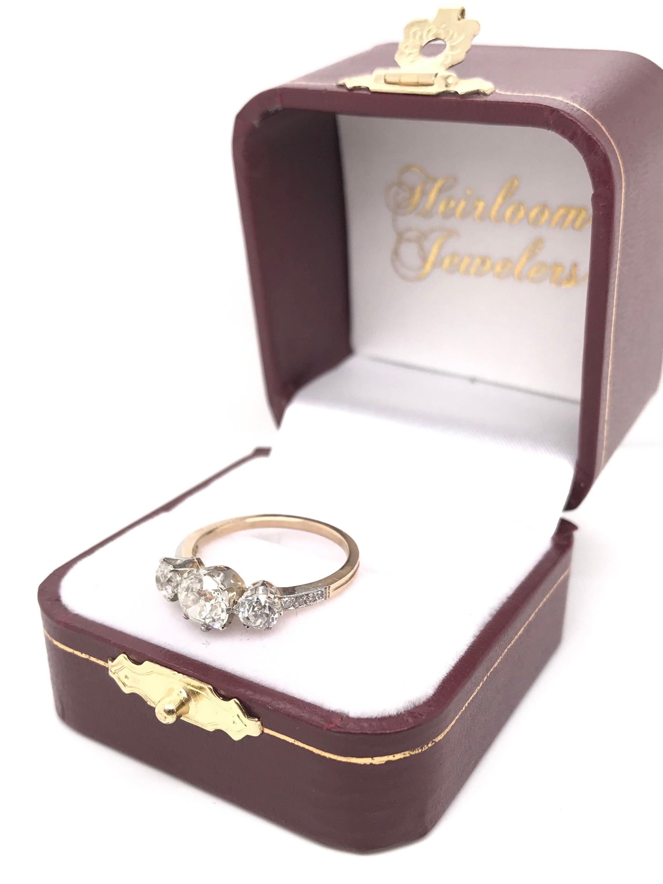 Antiker edwardianischer Trinity-Ring aus zwei Goldtönen mit Diamanten im Angebot 8