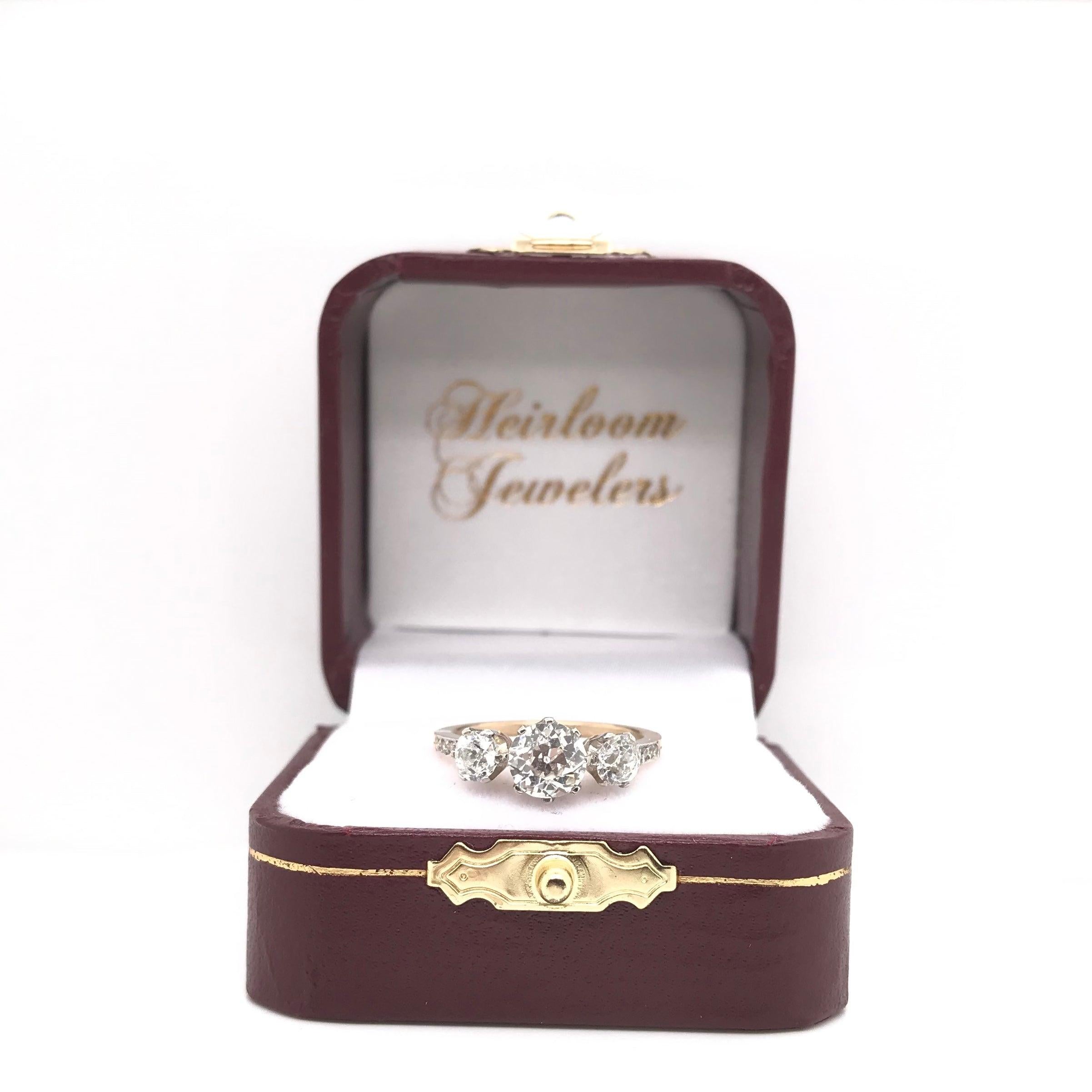 Antiker edwardianischer Trinity-Ring aus zwei Goldtönen mit Diamanten im Angebot 9