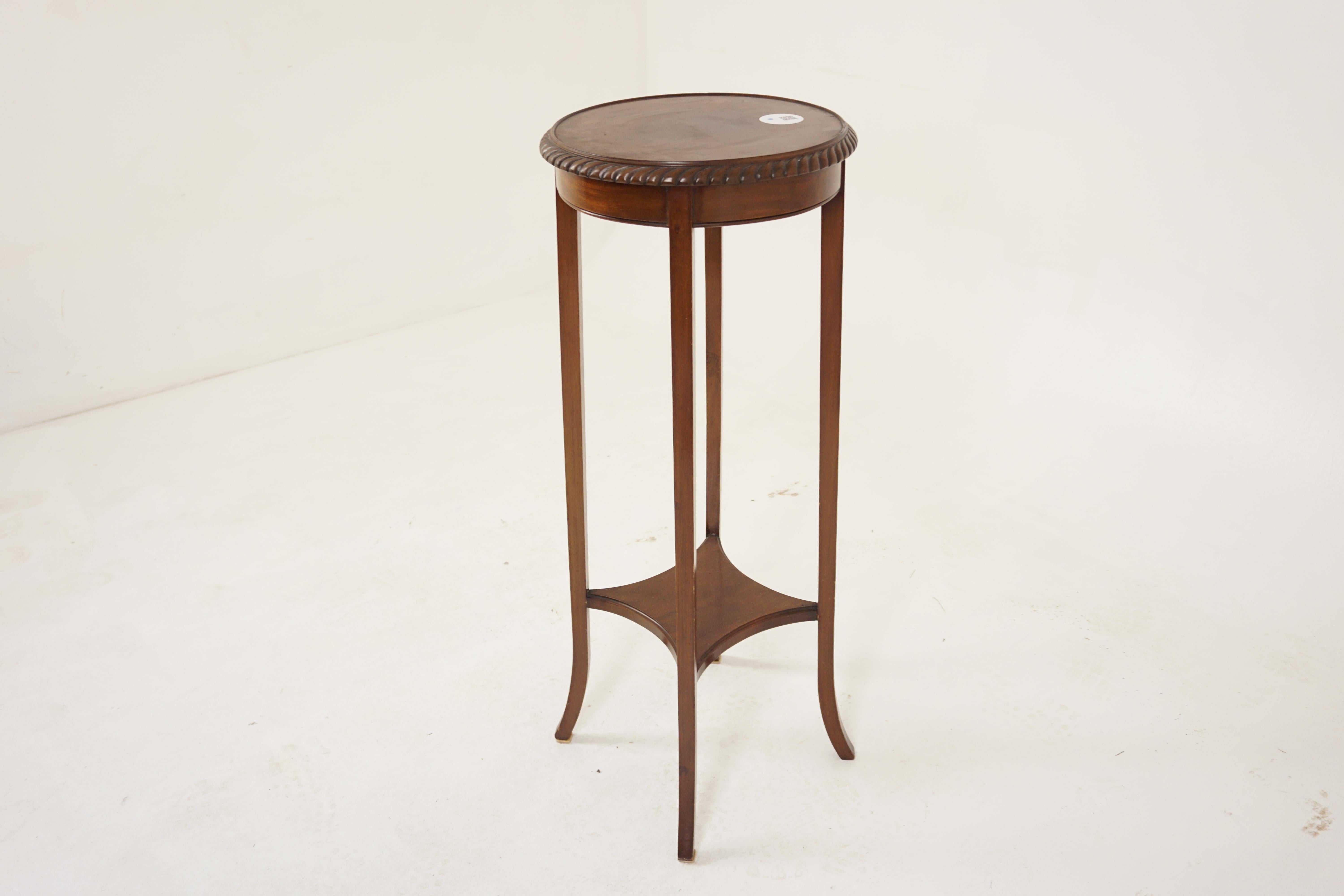 Antique Edwardian Two Tier walnut plant stand torchère, Scotland 1910, H906

Scotland, 1910
Solid Walnut
Original Finish
Circular solid top
Carved moulding edge
With shaped below
Are raised on out splayed legs
Lovely quality and in good