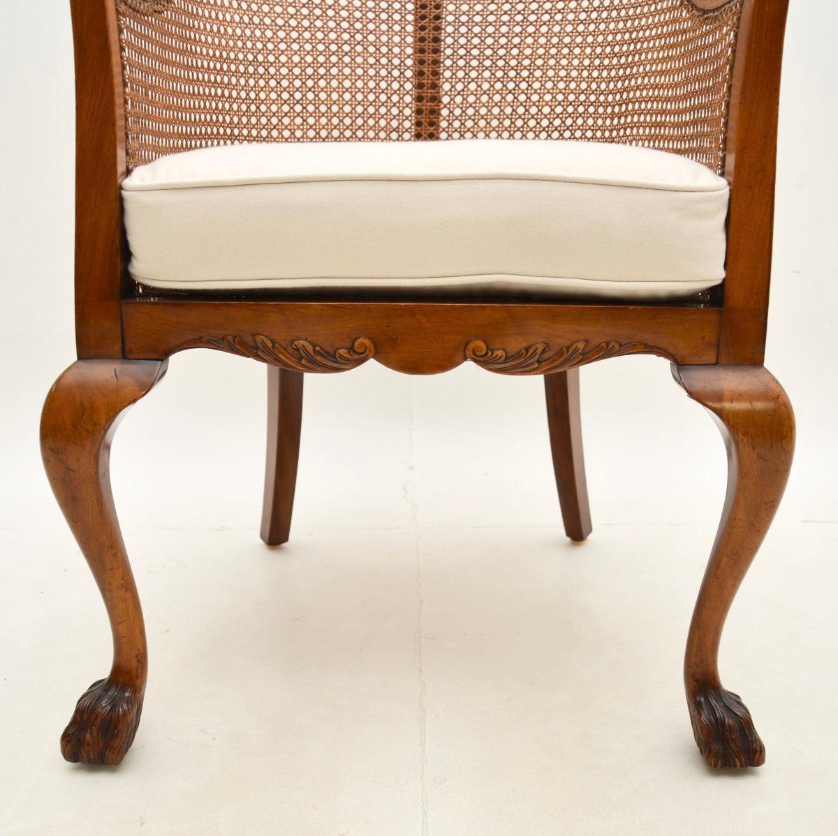 Fauteuil canné ancien en noyer de l'époque édouardienne en vente 3