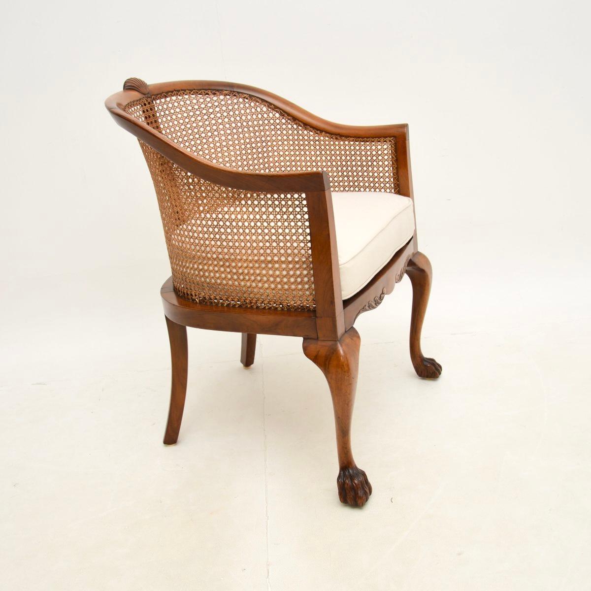 Début du 20ème siècle Fauteuil canné ancien en noyer de l'époque édouardienne en vente