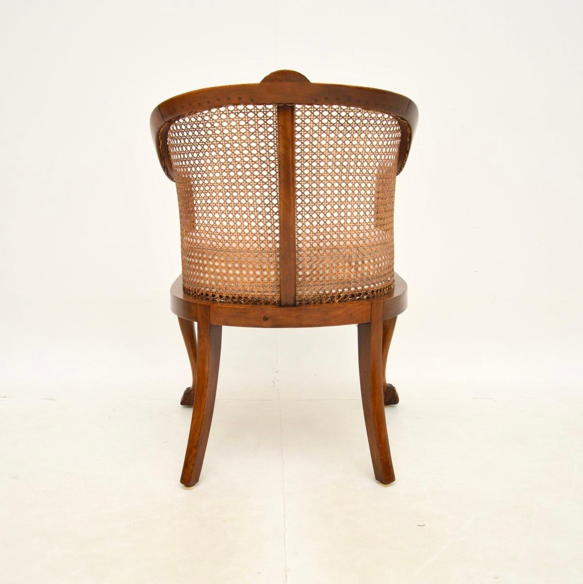 Fauteuil canné ancien en noyer de l'époque édouardienne en vente 1