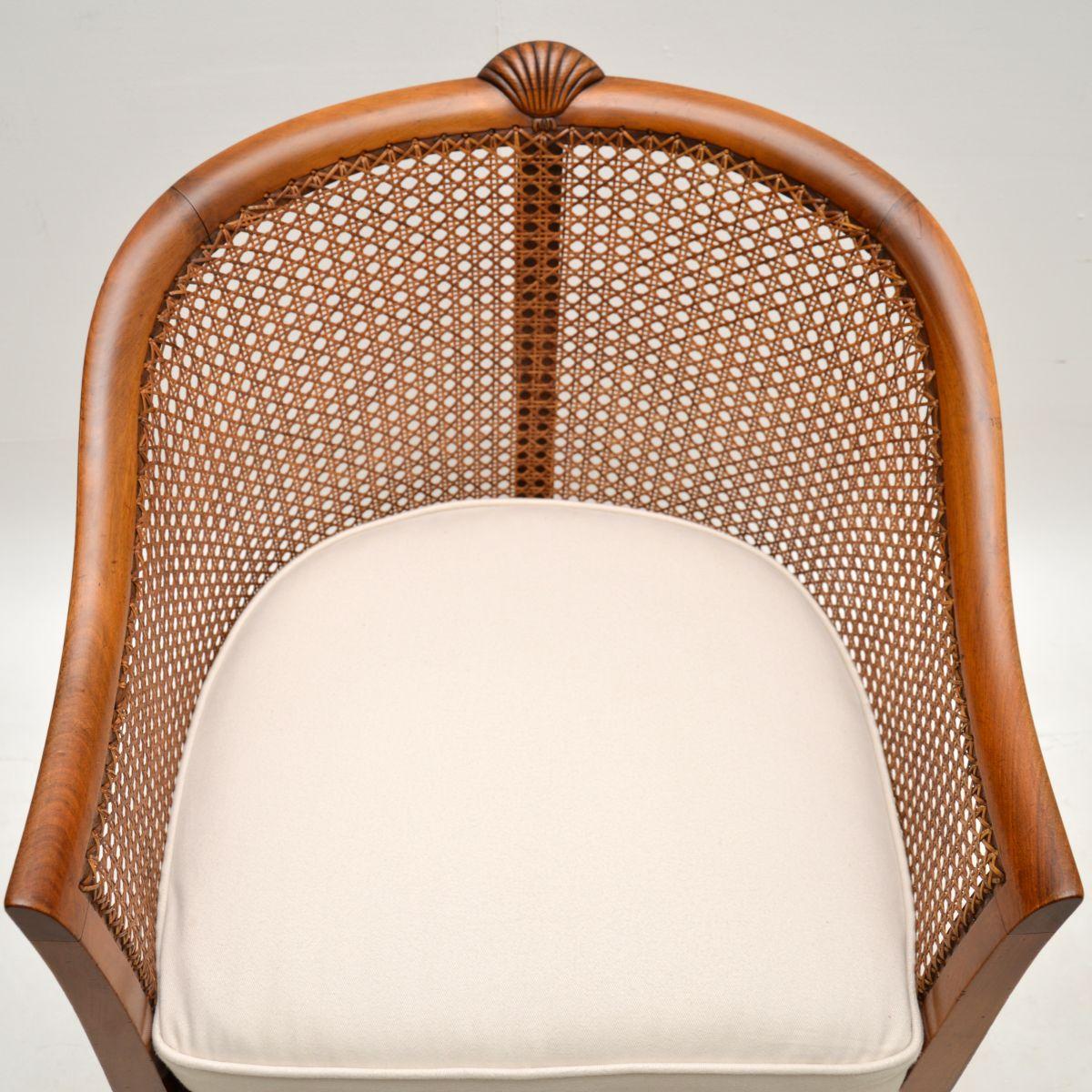 Fauteuil canné ancien en noyer de l'époque édouardienne en vente 2