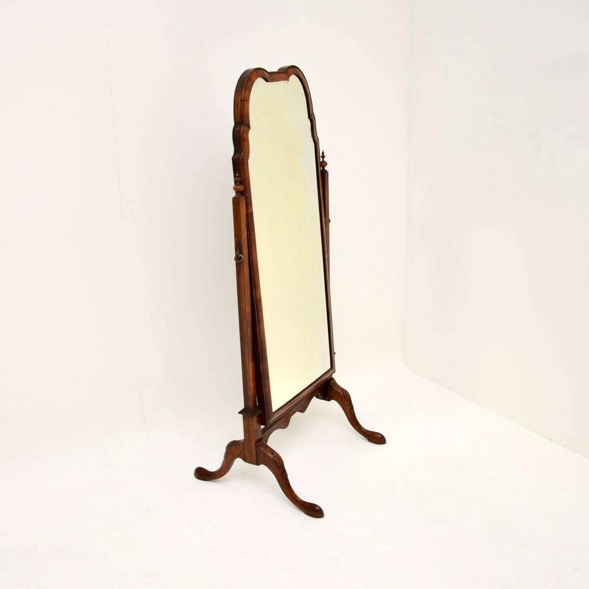 A lovely antique Edwardian walnut Cheval floor mirror. This was made in England, it dates from the 1900-1910 period.

This is of very good quality, it is very well made with walnut banding around the edges and bevelled edges to the glass. The mirror