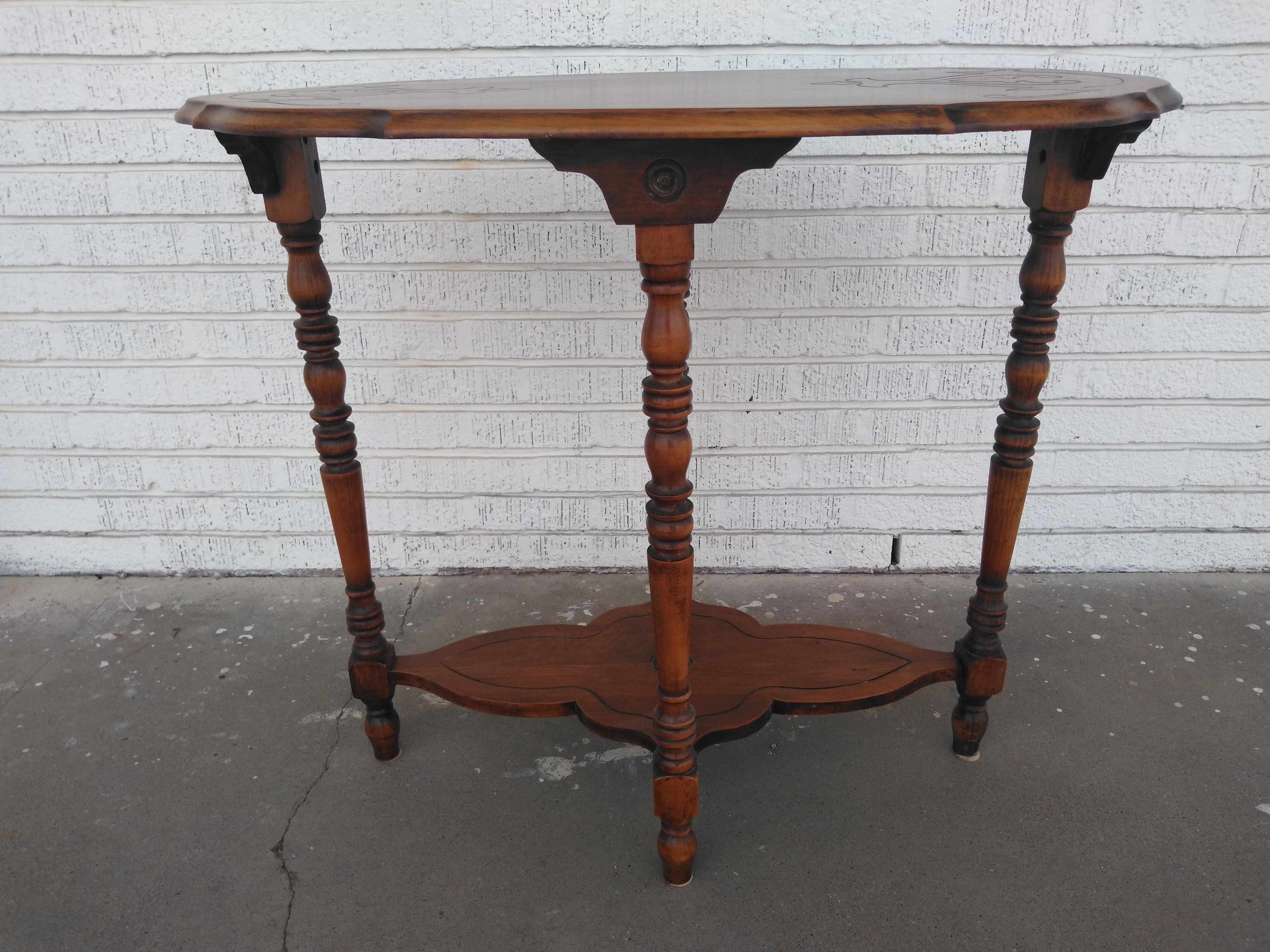 Américain Table d'appoint ancienne en noyer de style édouardien en vente