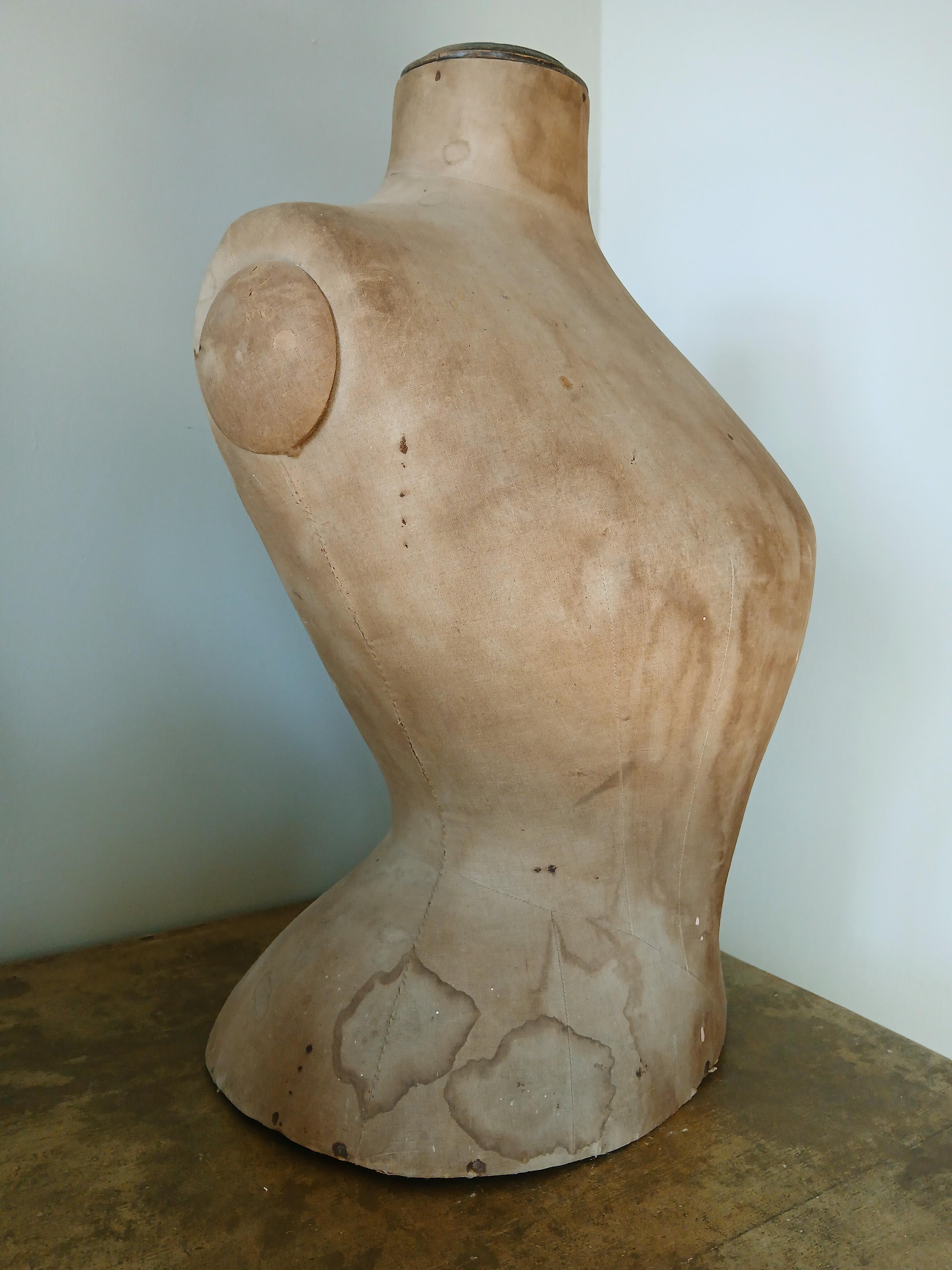 Antiguo maniquí eduardiano de cintura de avispa - c. 1900-1910

Raro y elegante maniquí de sastre de principios del siglo XX que presenta la icónica silueta de cintura de avispa, característica de la época eduardiana y del Art Nouveau. Construido