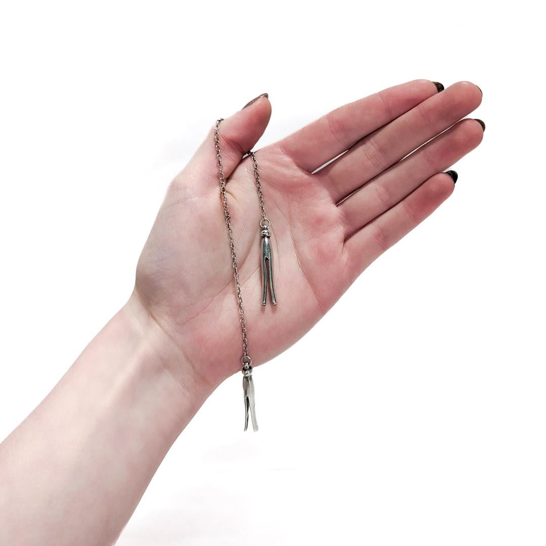Antiker edwardianischer Webster Sterlingsilber Figuraler Clothespin-Kinderbügelhalter aus Sterlingsilber im Angebot 5