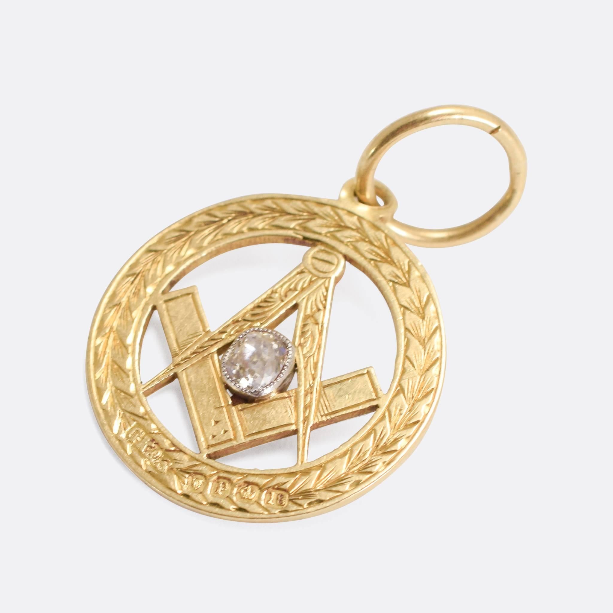 The Masonic Square & Compasses, the centrepiece to this exquisite antique pendant, are perhaps the most recognisable of the many symbols used by the Freemasons. The border has been engraved with a barley twist motif, another symbol pertinent to
