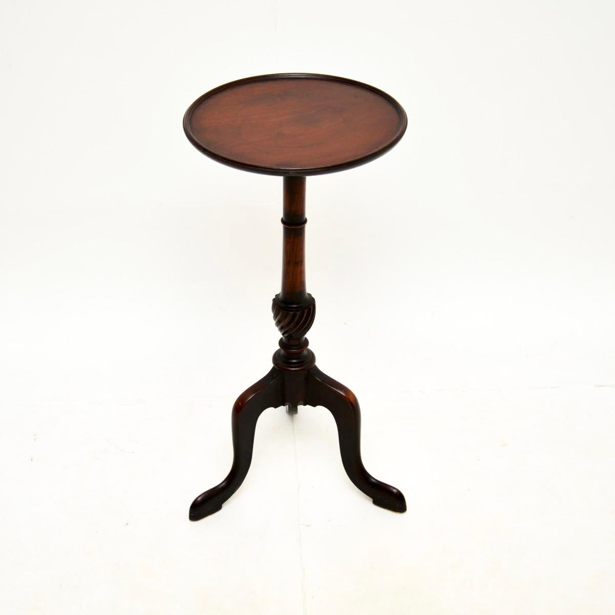A beautiful and very well made antique wine table. This was made in England, it dates from around the 1890-1910 period.

It is of superb quality, it is a lovely and useful item. Perfect for resting drinks on, it is sturdy and easy to move around.