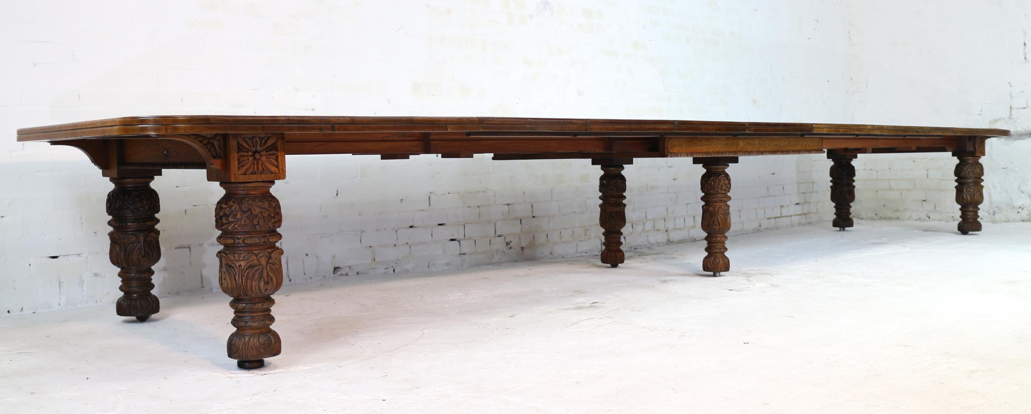 Antique Edwards & Roberts Victorian Oak Extending Dining Table and 7 Leaves In Good Condition In Glasgow, GB