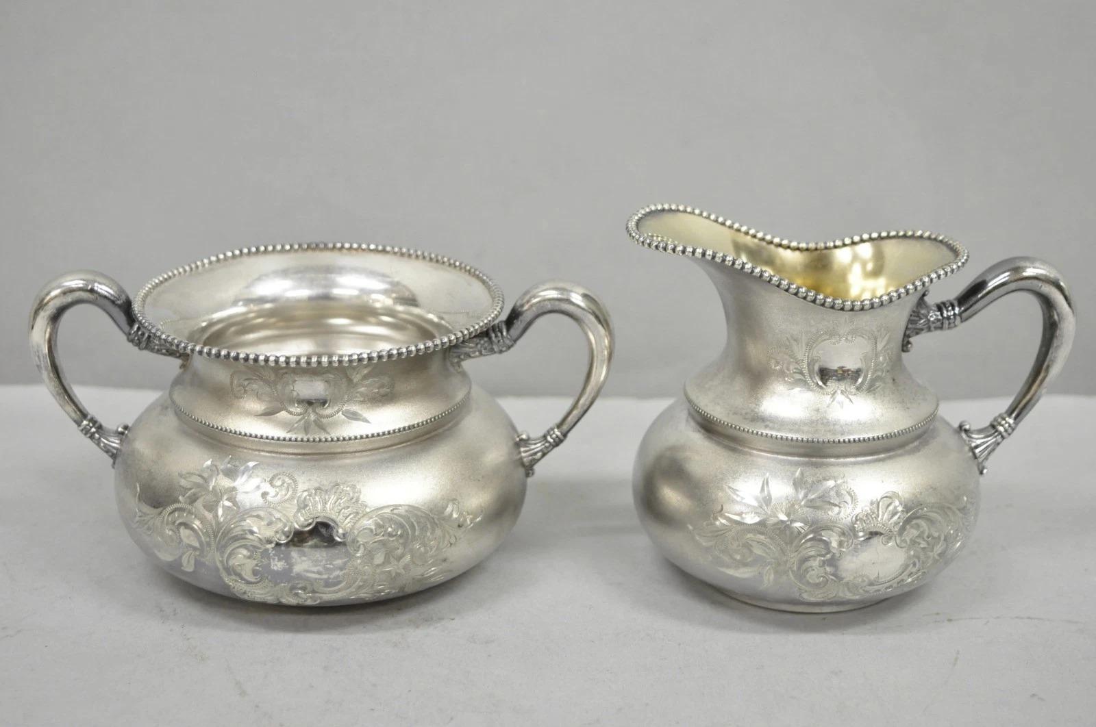 Art nouveau Service à thé ancien en argent repoussé, plaqué Egli, Art Nouveau - 3 pièces en vente