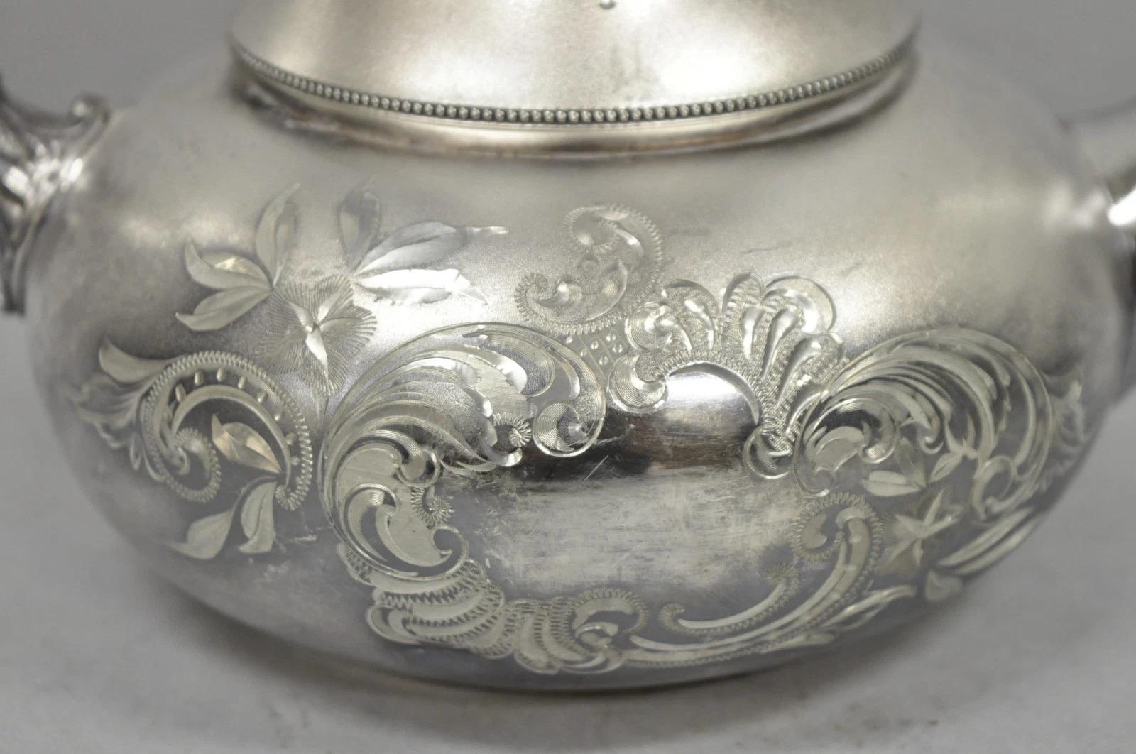 Service à thé ancien en argent repoussé, plaqué Egli, Art Nouveau - 3 pièces Bon état - En vente à Philadelphia, PA
