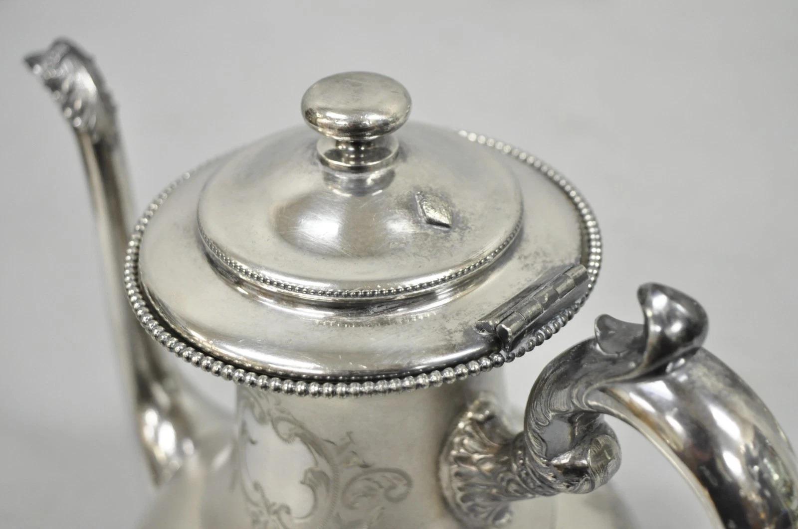 Plaqué argent Service à thé ancien en argent repoussé, plaqué Egli, Art Nouveau - 3 pièces en vente