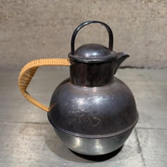 Antica teiera E.G. Webster & Sons placcata d'argento con manico avvolto in canna