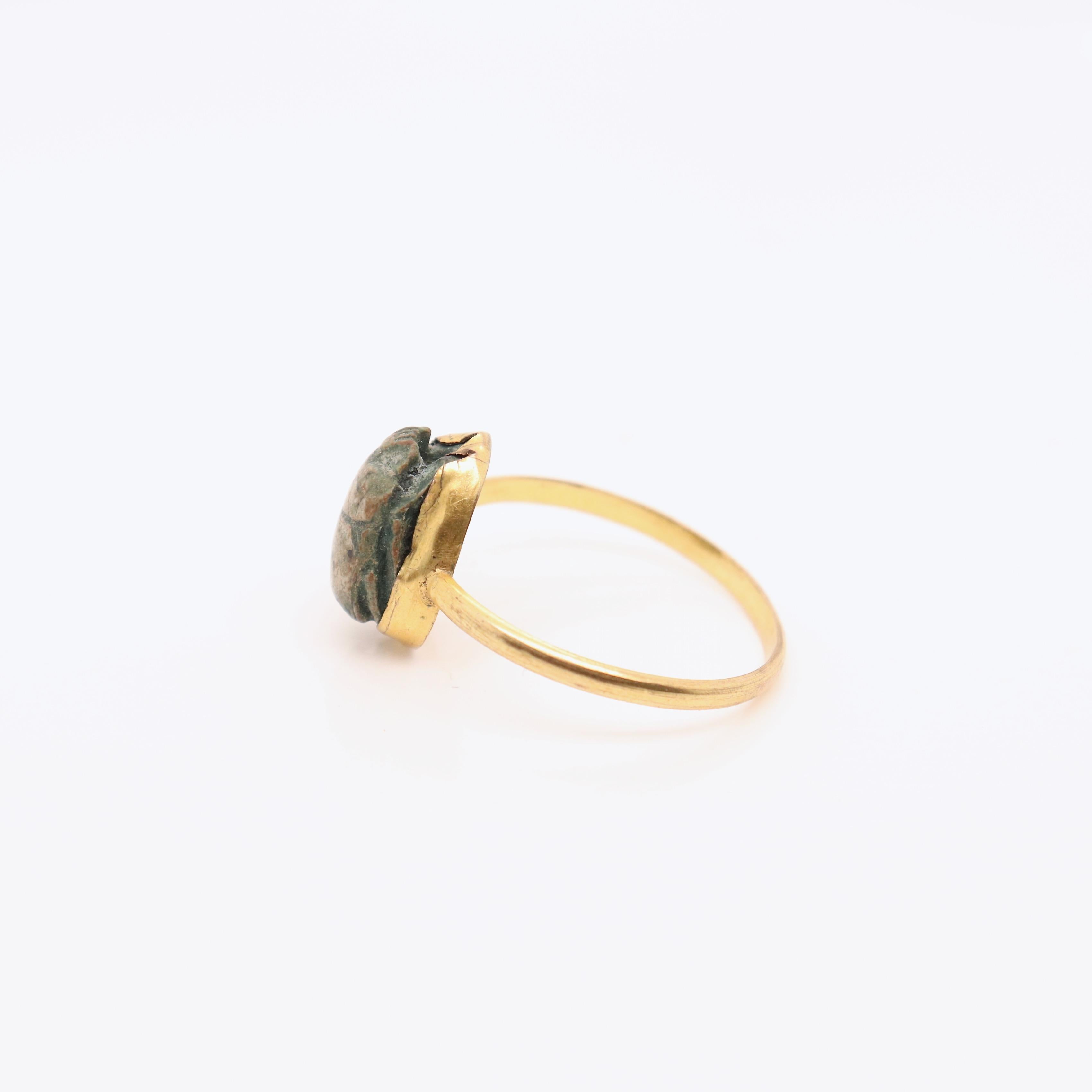 Antike ägyptische Gold & Fayence Keramik Skarabäus Ring Damen im Angebot