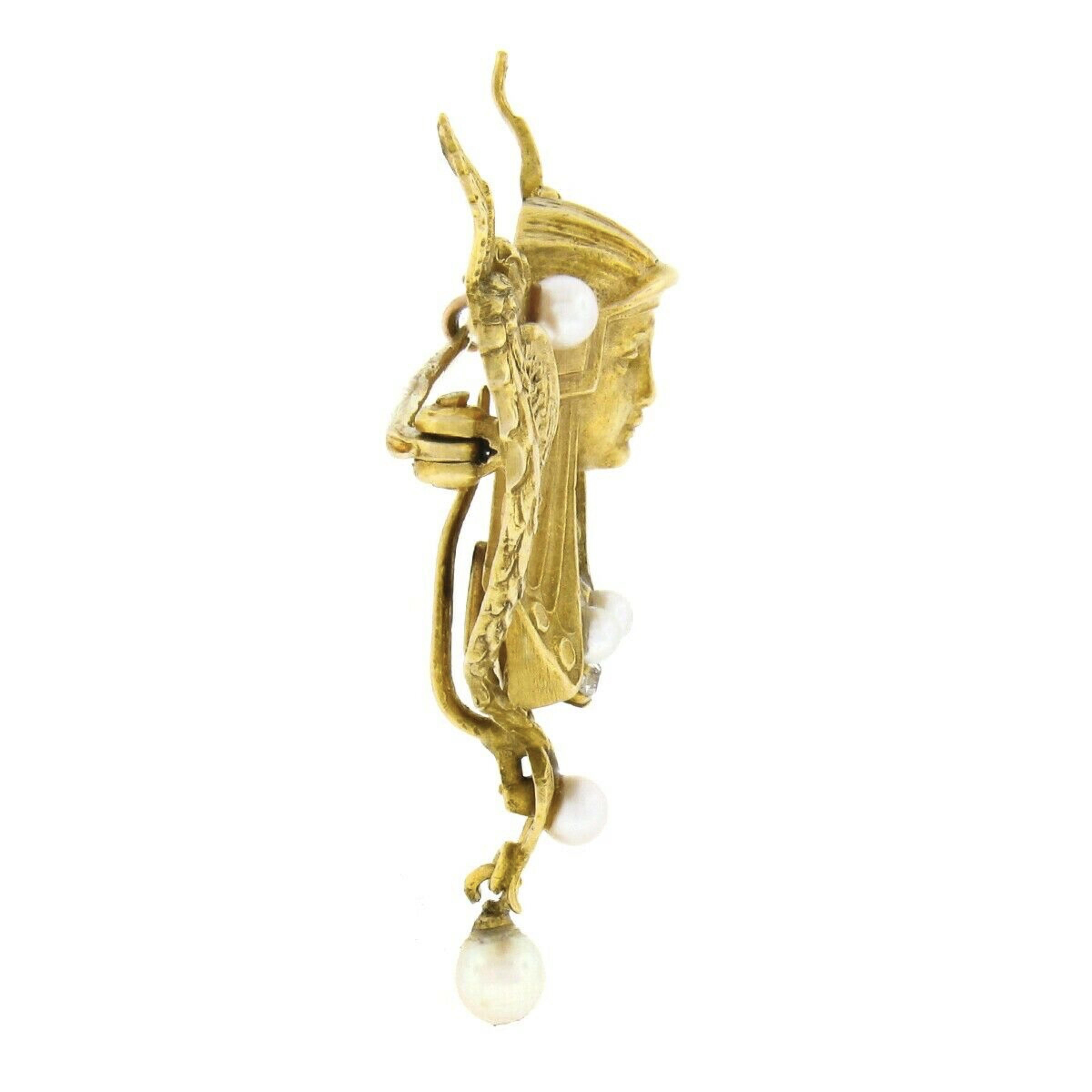 Taille ronde Broche pendante en or 14 carats avec perles, diamants et Pharaon et oiseau de style néo-égyptien ancien en vente
