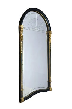 Espejo de tocador antiguo de estilo neoeegipcio, negro y dorado, con grabados y forma arqueada, estilo veneciano, 40"