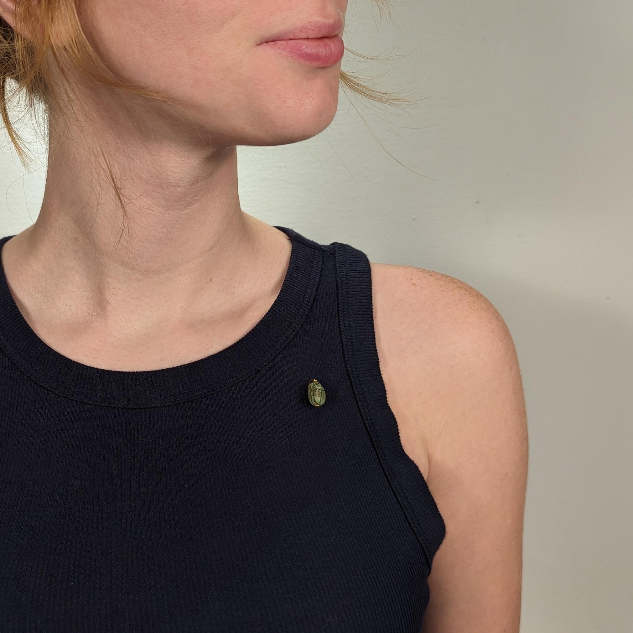 A fine Egyptian Revival stick pin.

In 14k yellow gold.

Set with an antique Egyptian faience scarab on a bent wire shaft with a button terminal.

Simply a wonderful stick pin!

Date:
Early 20th Century

Overall Condition:
It is in overall good,