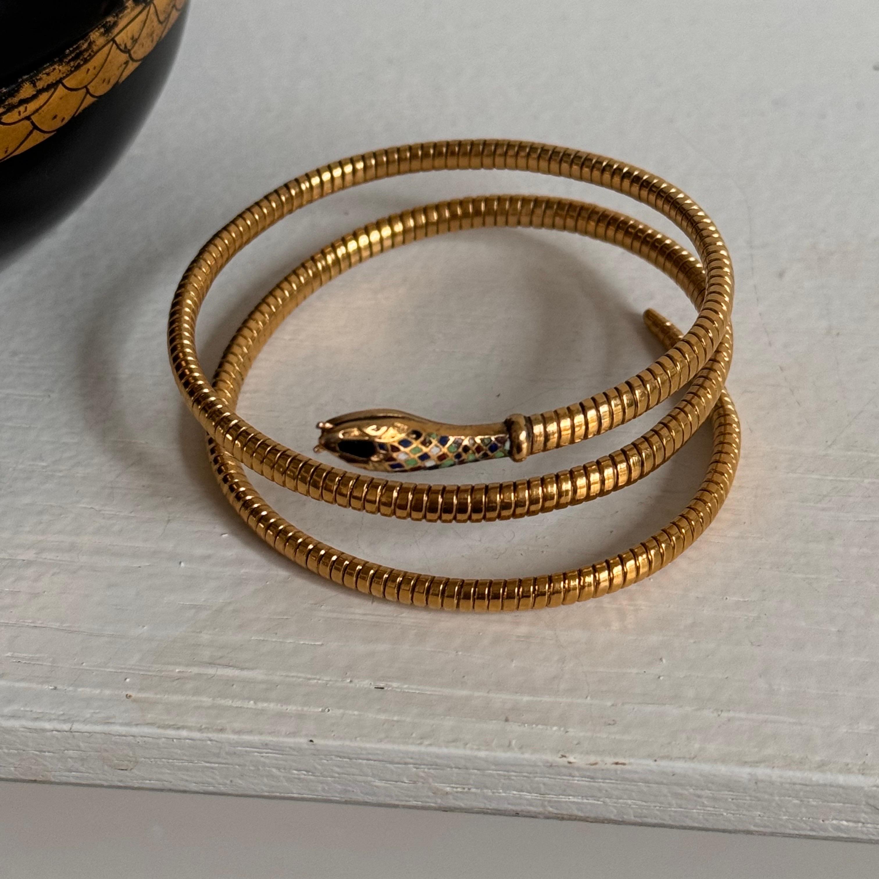 Antico bracciale egiziano revival in oro con smalto e serpente a spirale in vendita 10