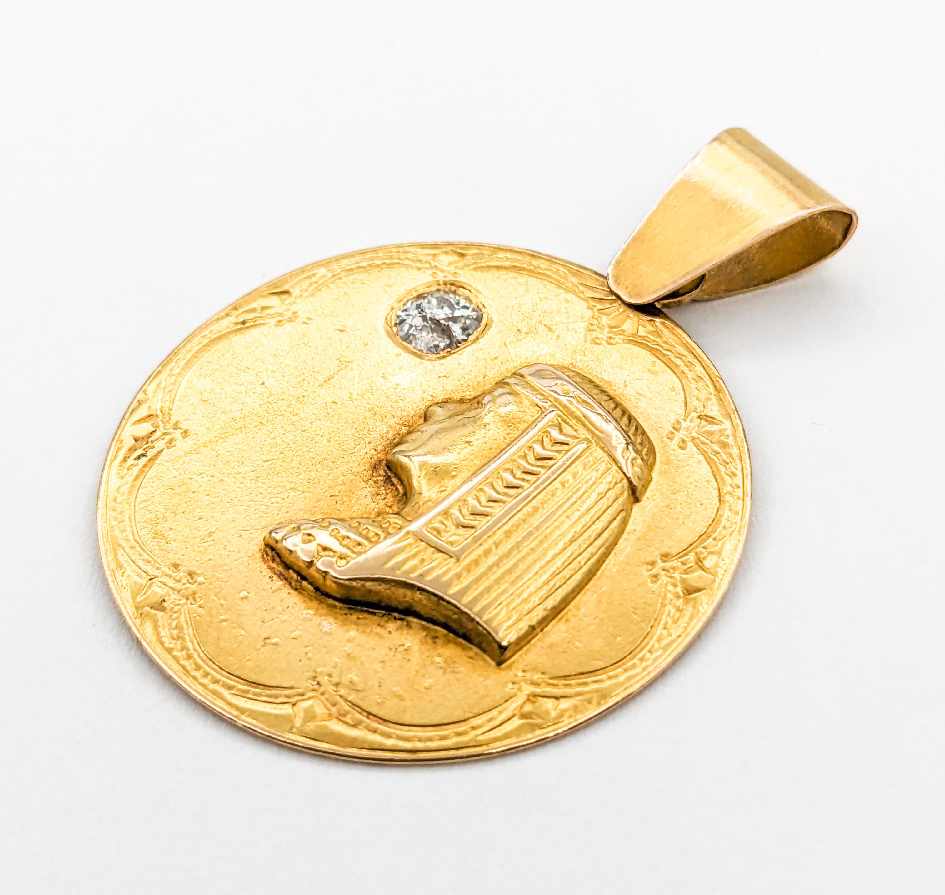 Antique Egyptian Revival Pharaoh Diamond Medallion Pendant In Yellow Gold In Excellent Condition For Sale In Bloomington, MN