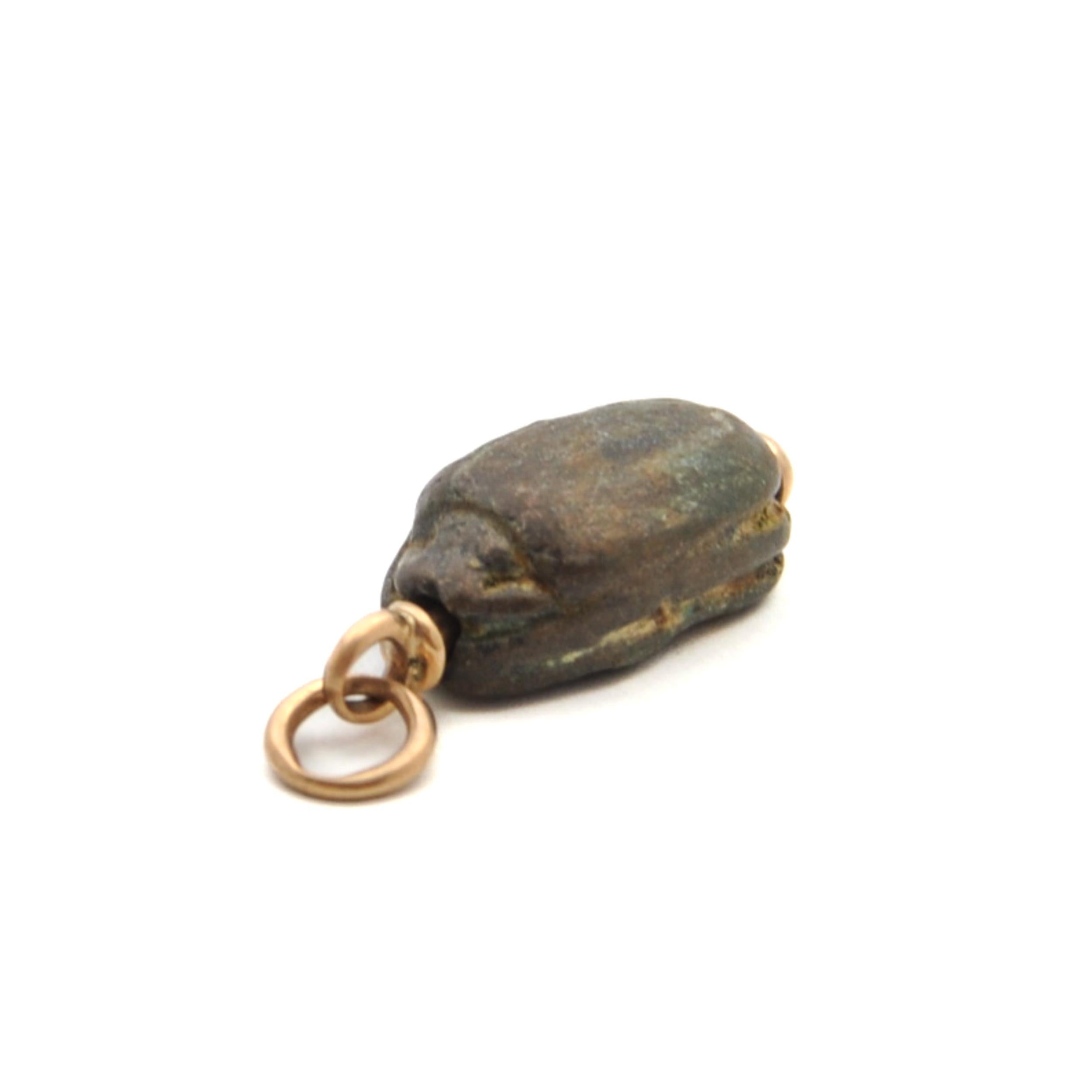 Antique Egyptian Scarab Stone Gold Charm Pendant In Good Condition In Rotterdam, NL