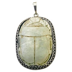 Pendentif Scarabée égyptien antique en faïence argentée