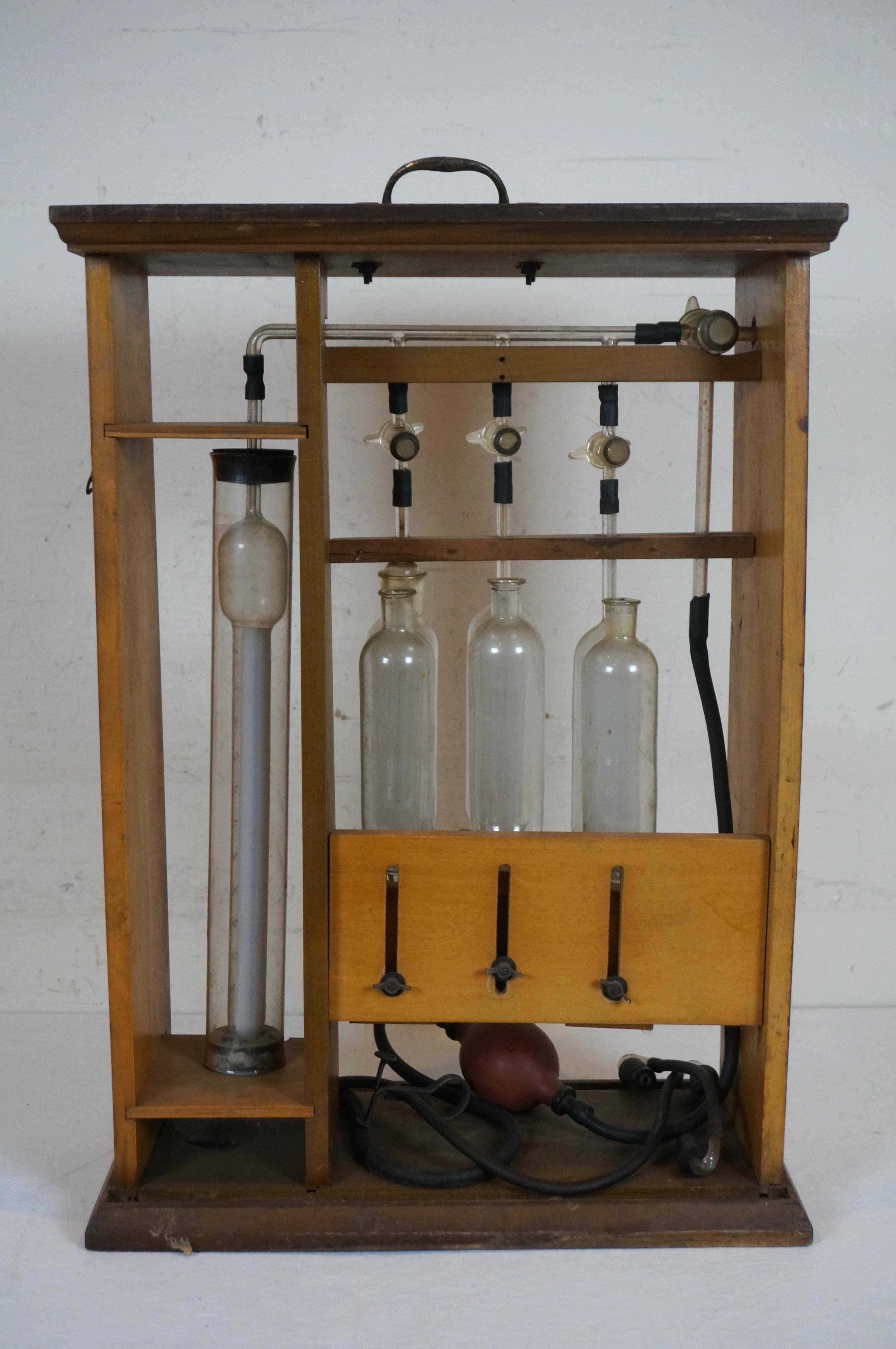 Verre Ancien appareil d'analyseur de gaz Orsat EH Sargent Labratory Precision 21 pouces en vente