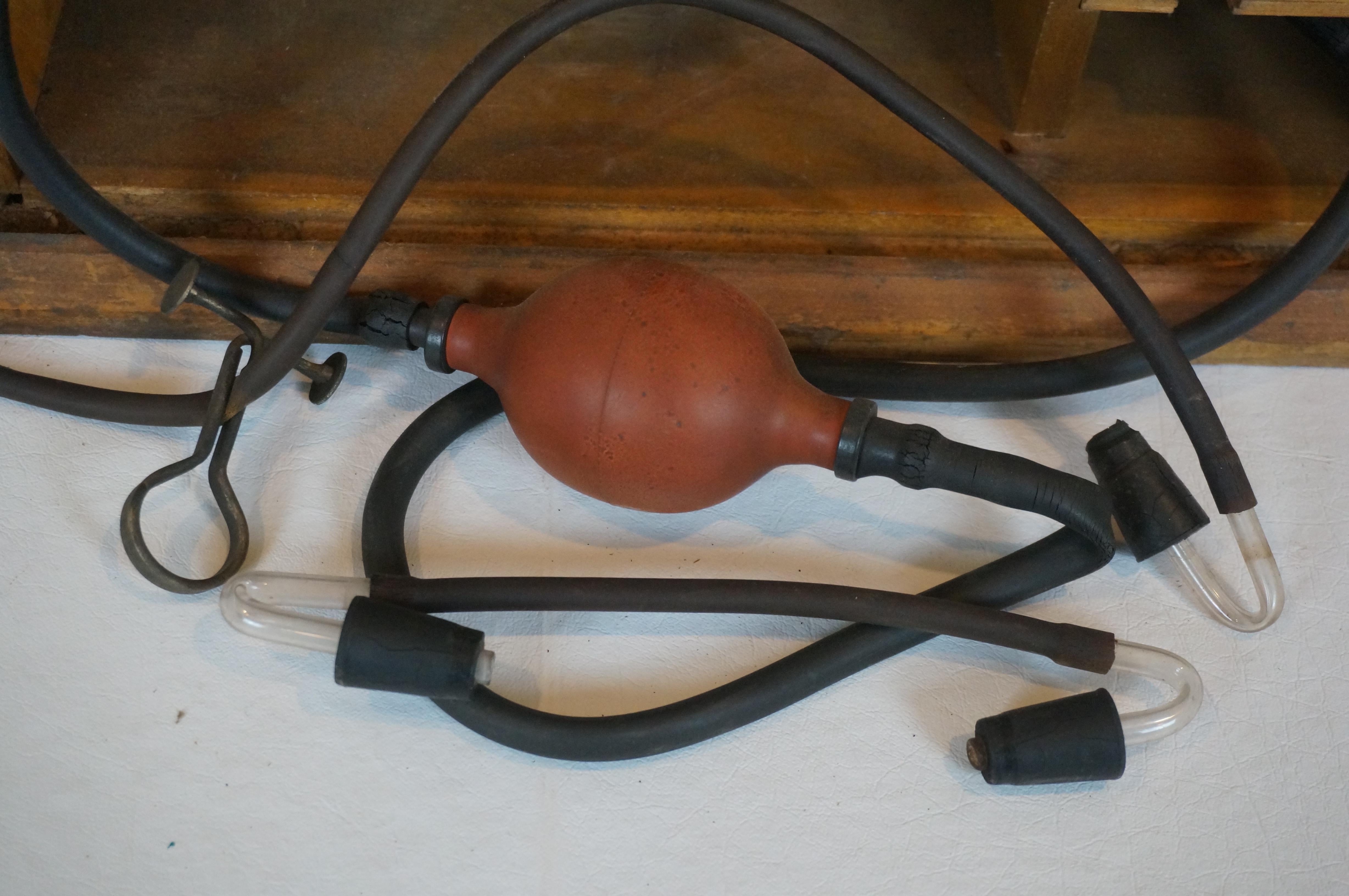 Ancien appareil d'analyseur de gaz Orsat EH Sargent Labratory Precision 21 pouces en vente 2