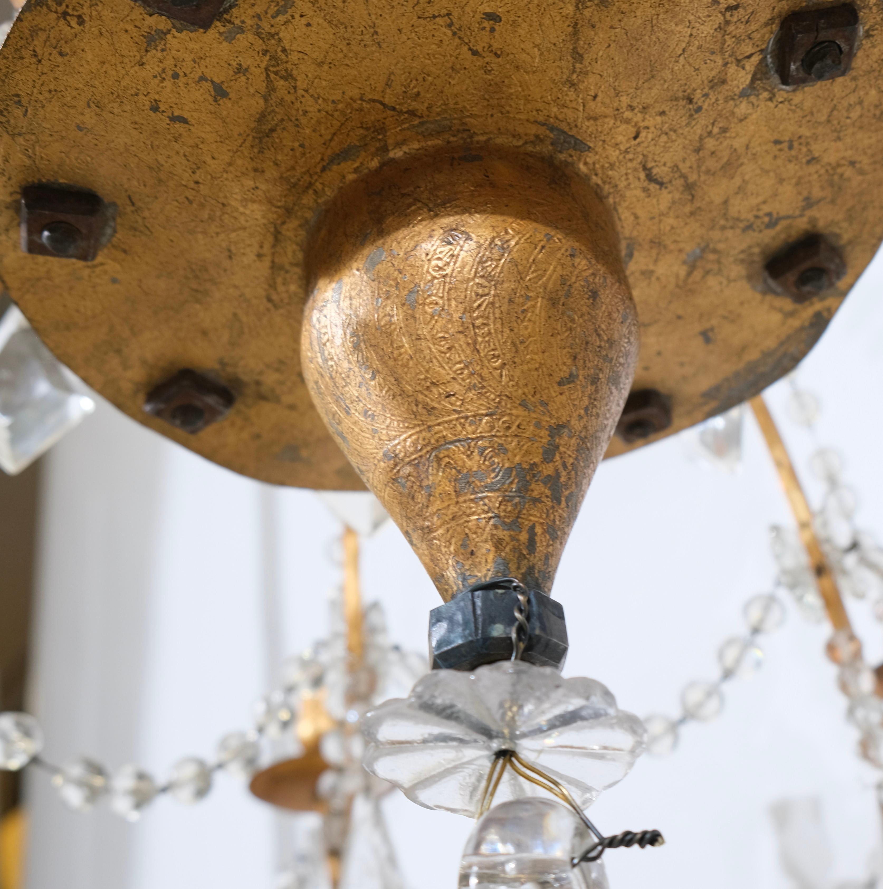 Antico lampadario a otto luci in ferro e cristallo. Inizio del XIX secolo. in vendita 1
